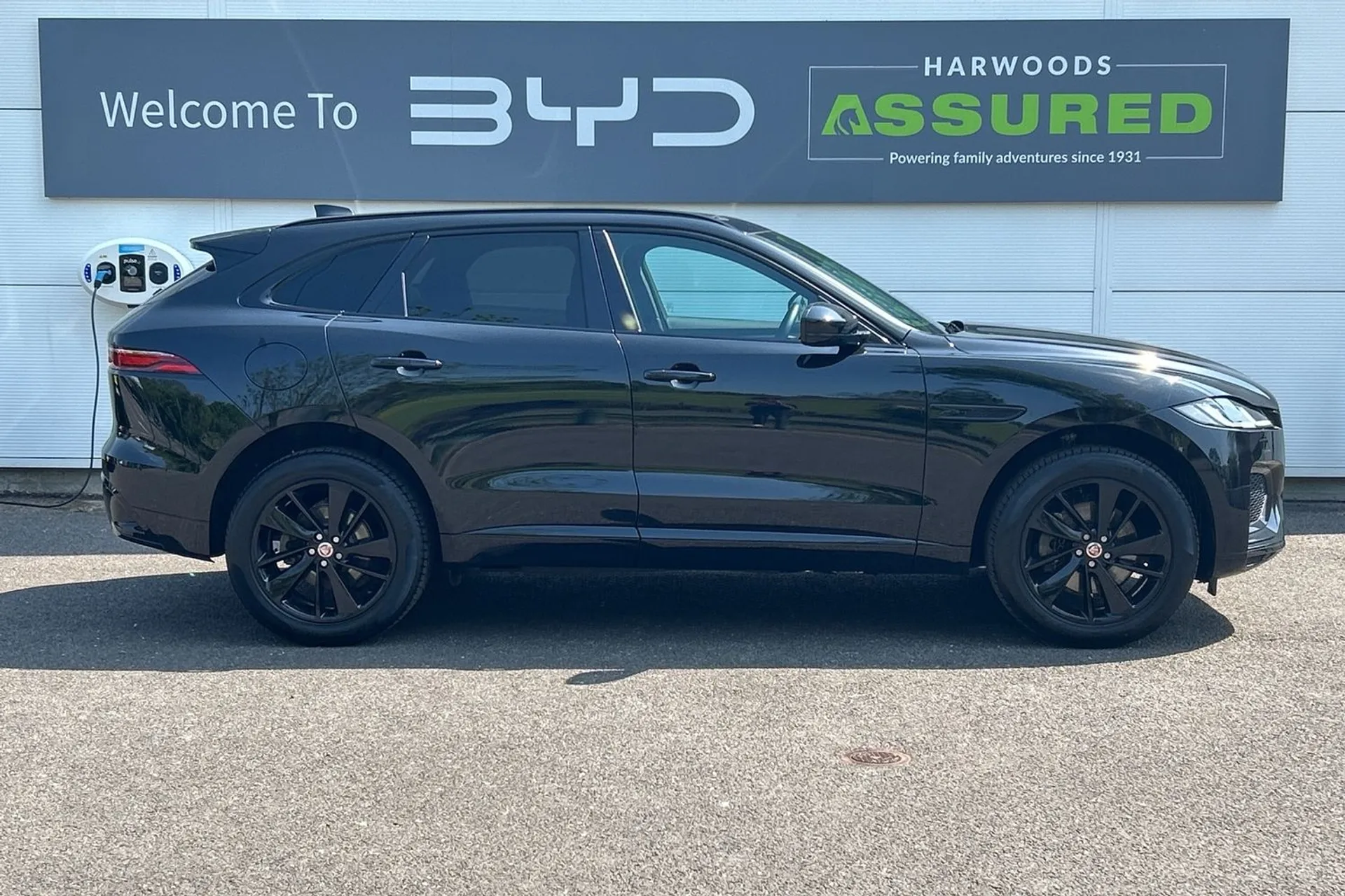 Jaguar F-PACE thumbnail image number 2