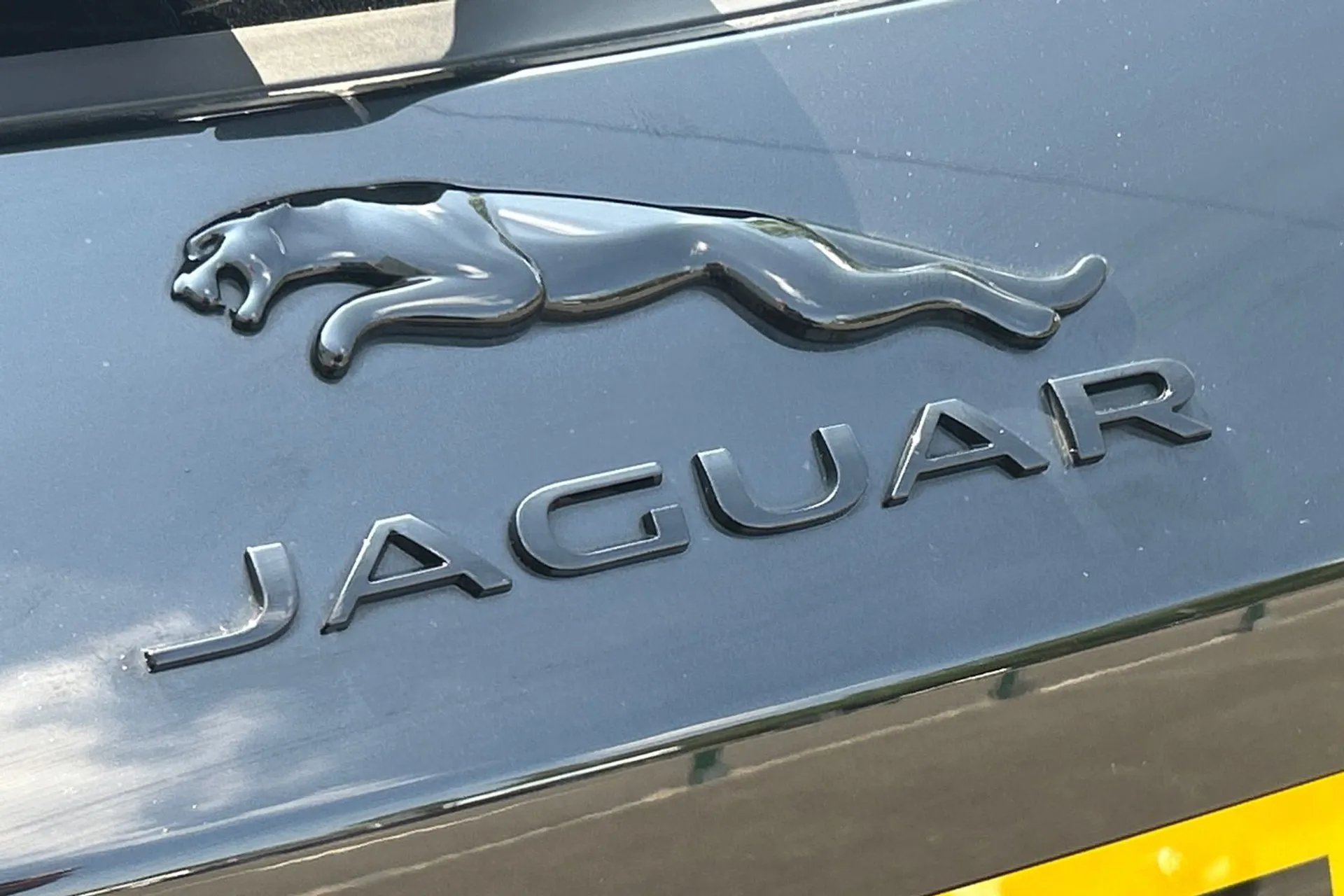 Jaguar F-PACE thumbnail image number 41