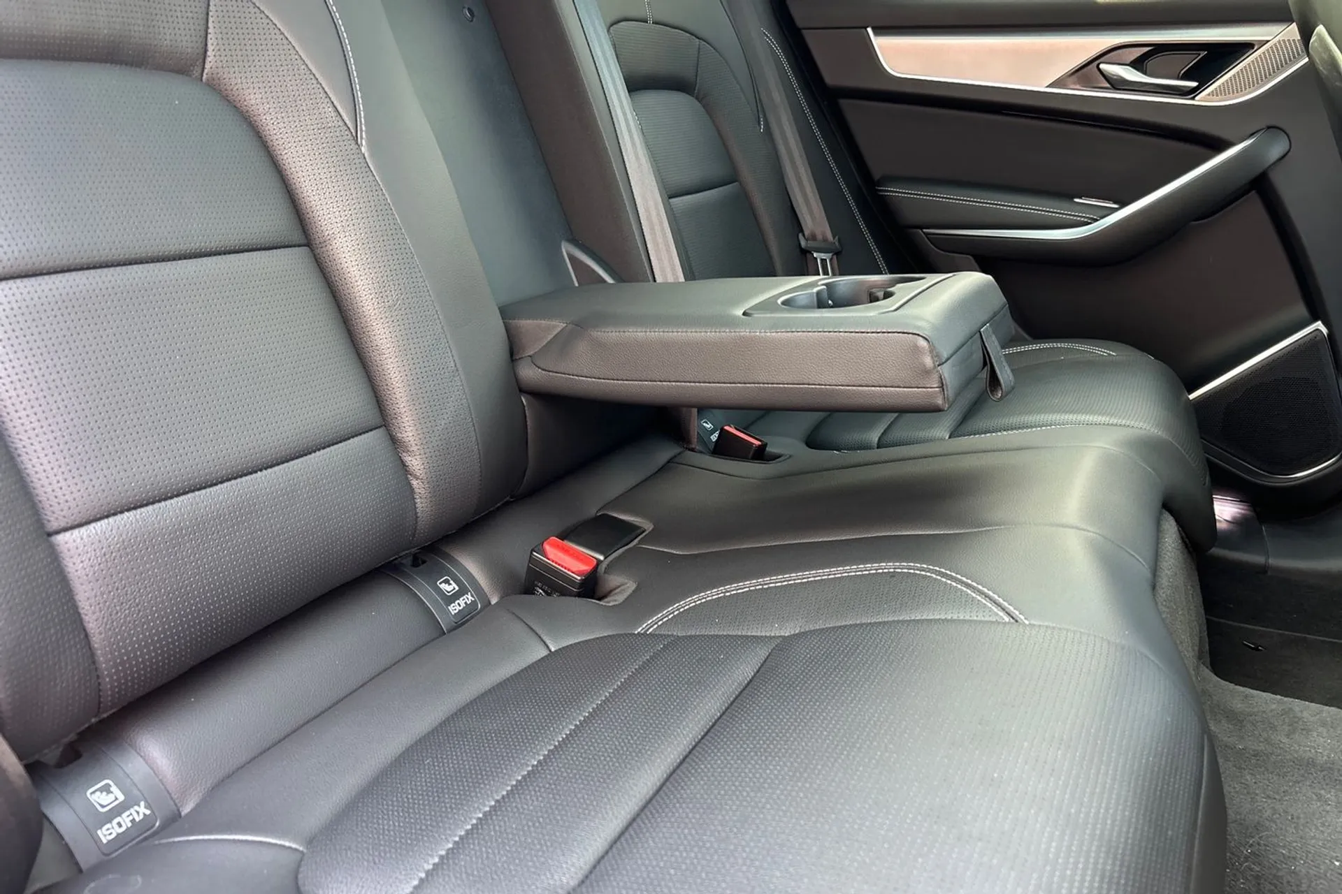 Jaguar F-PACE thumbnail image number 28