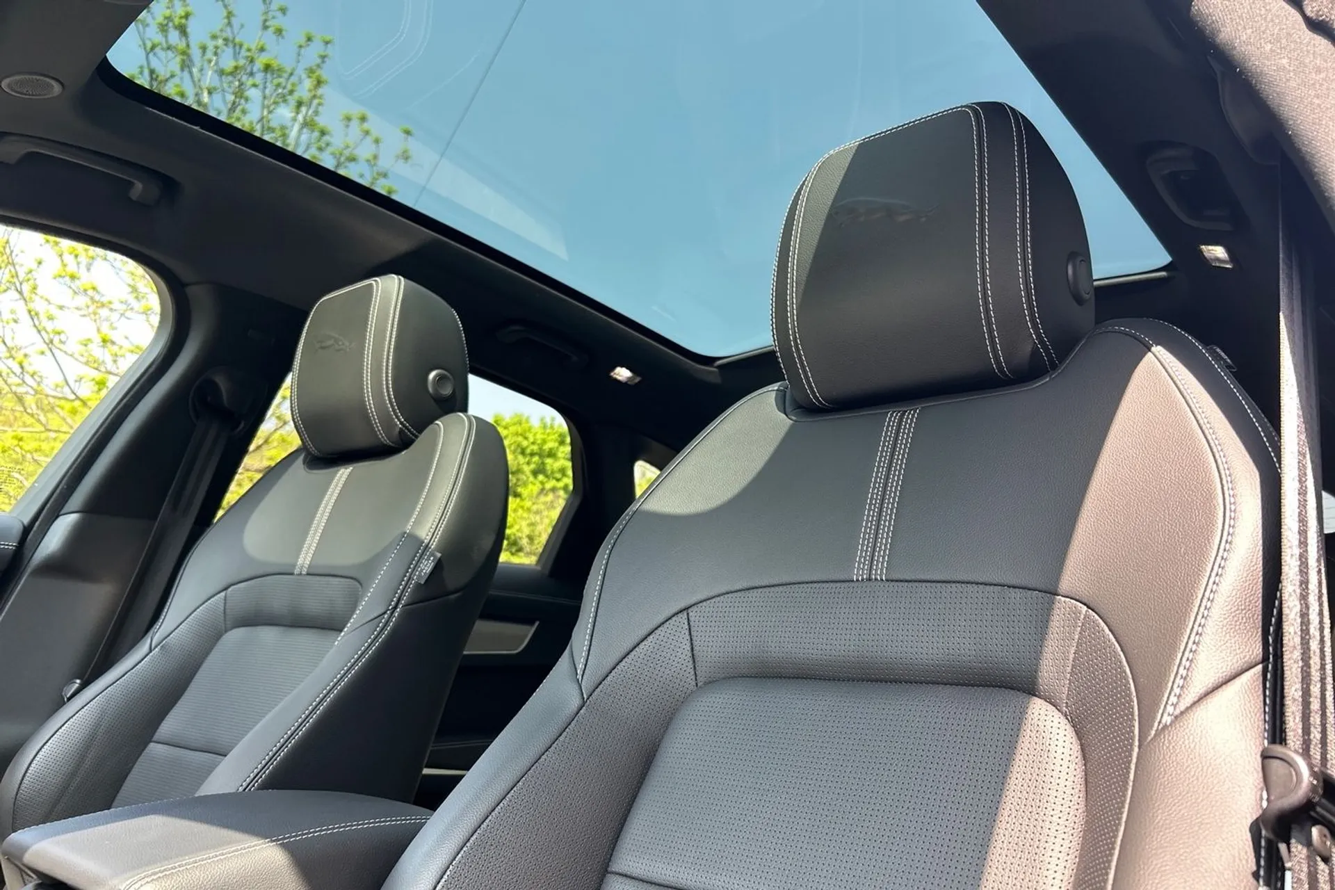 Jaguar F-PACE thumbnail image number 4