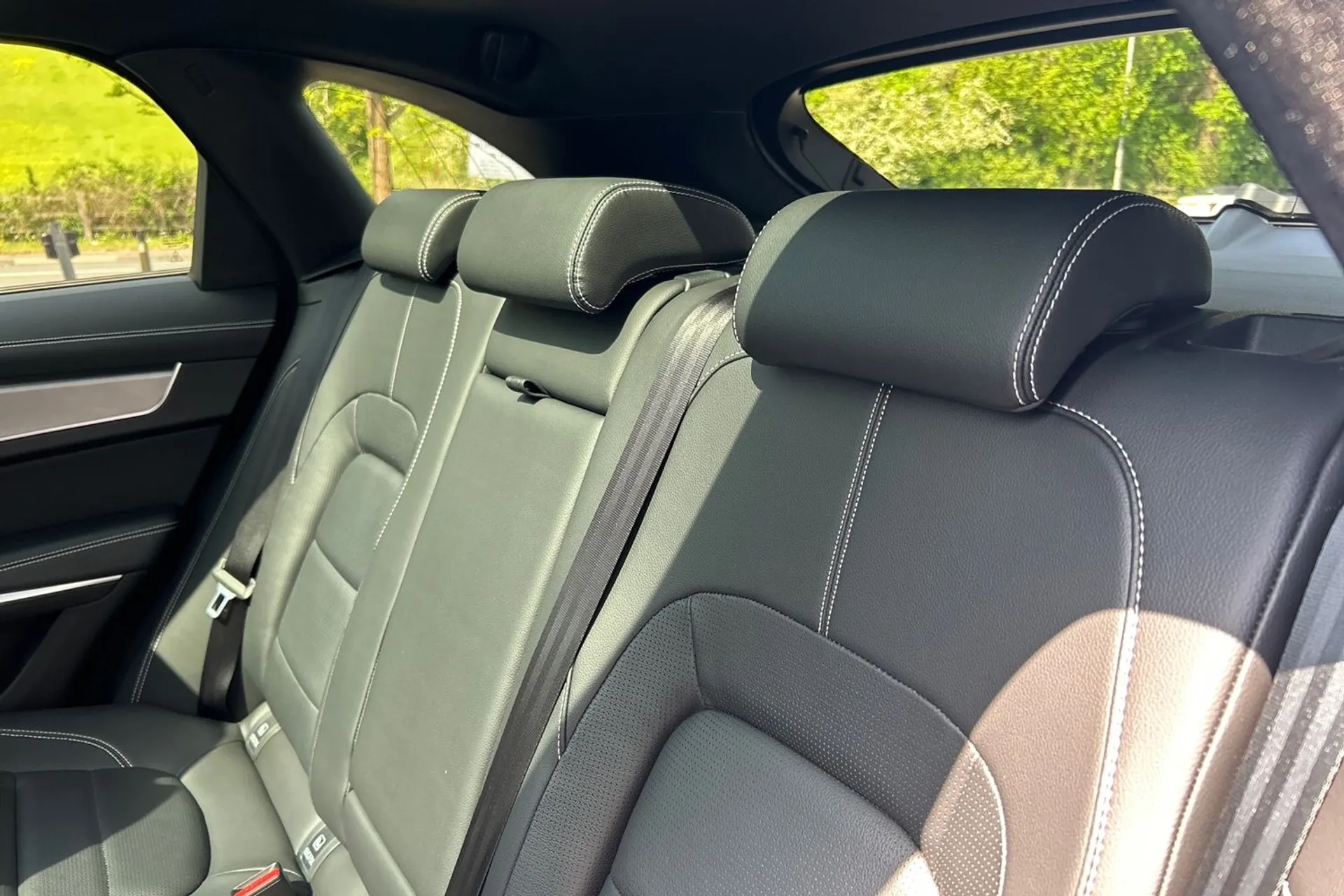 Jaguar F-PACE thumbnail image number 30