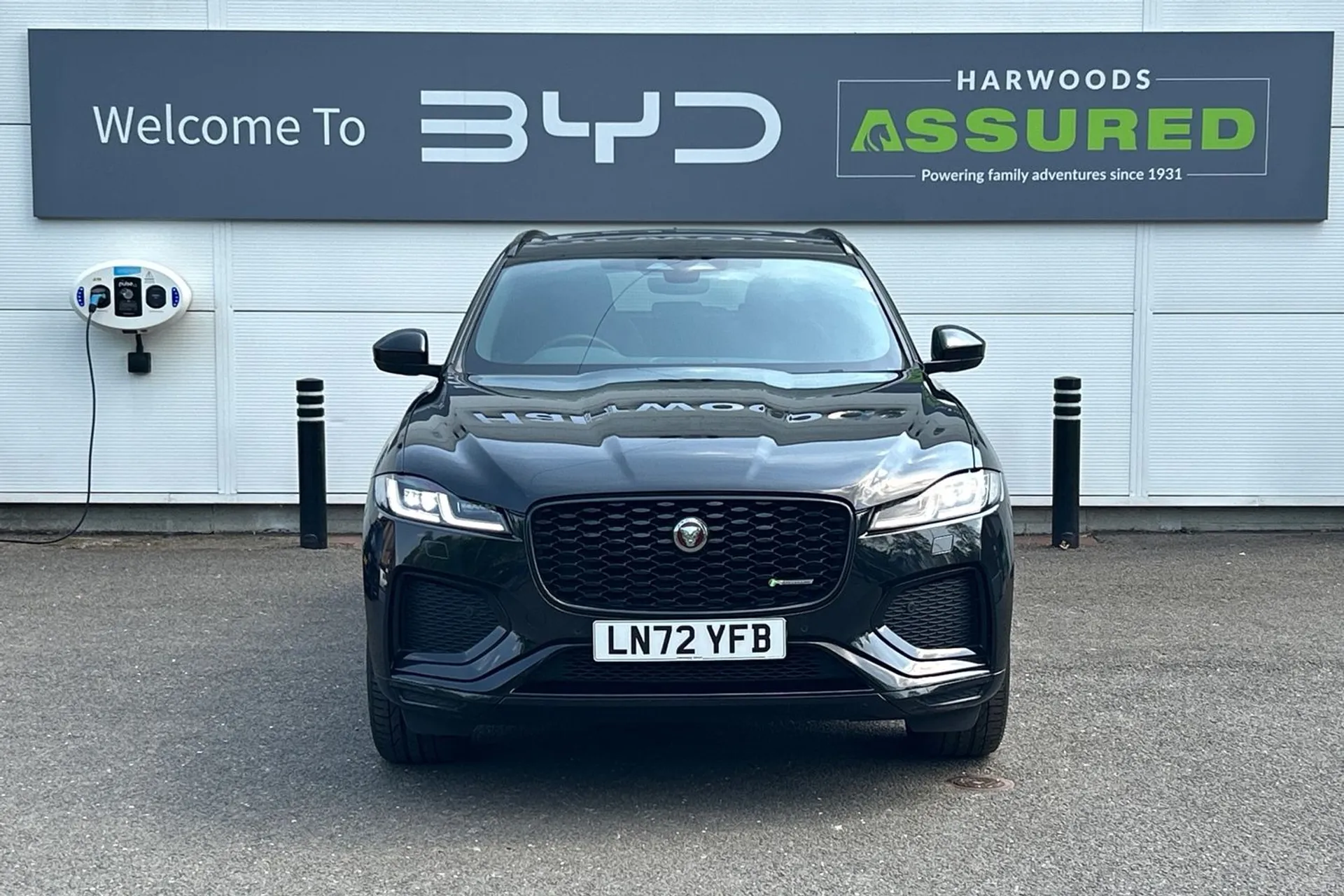 Jaguar F-PACE thumbnail image number 17