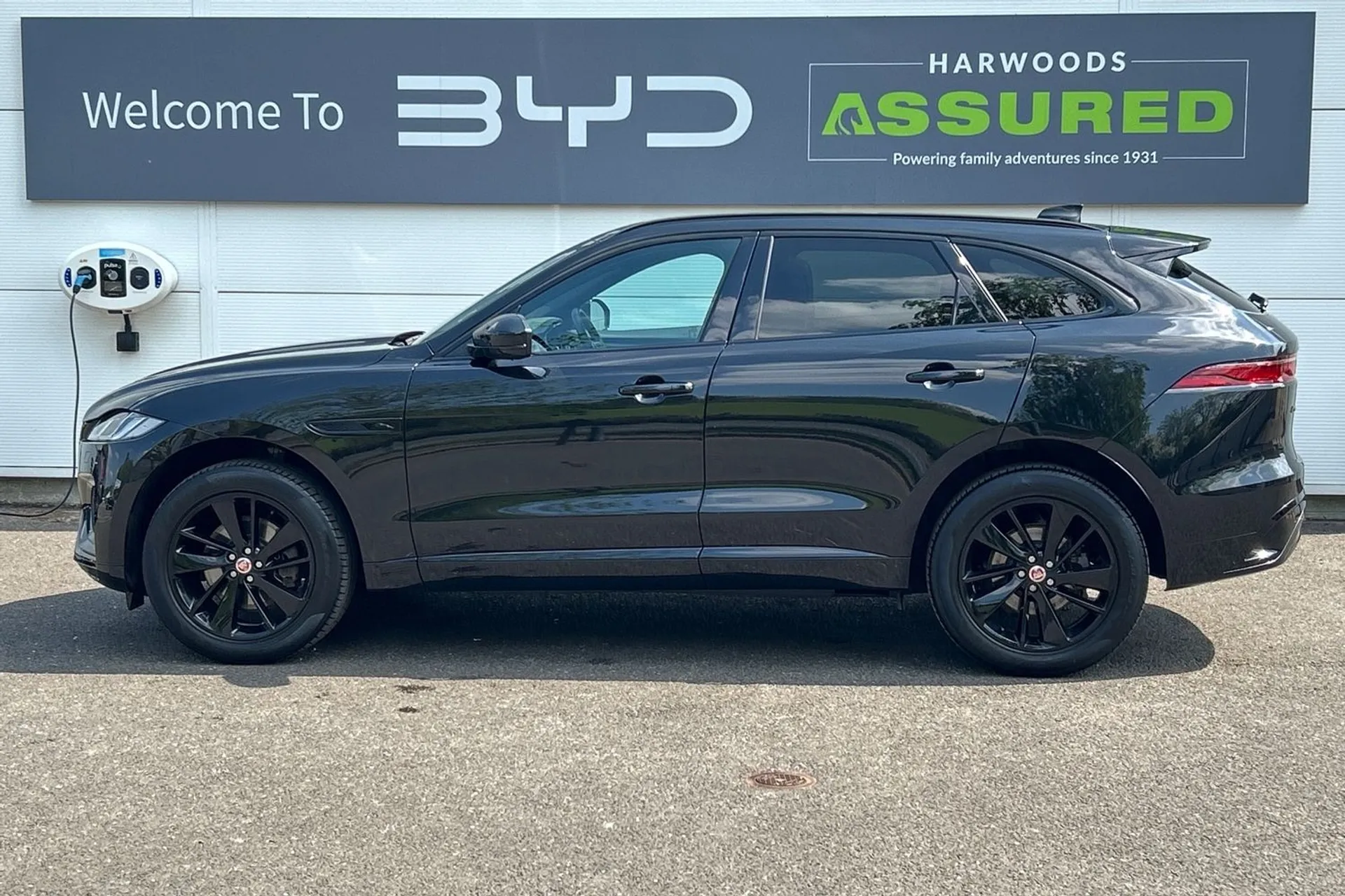 Jaguar F-PACE thumbnail image number 15