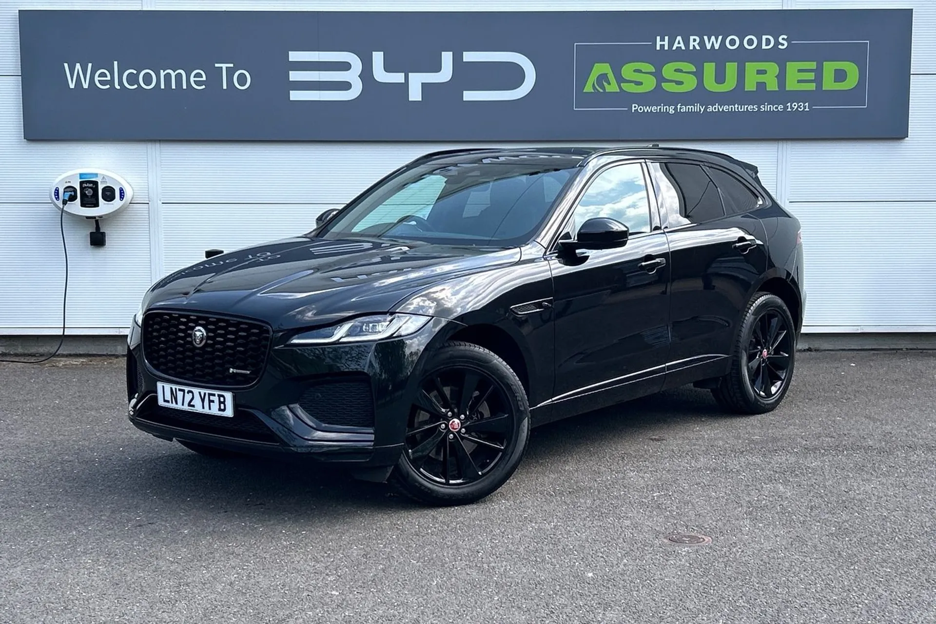 Jaguar F-PACE thumbnail image number 16