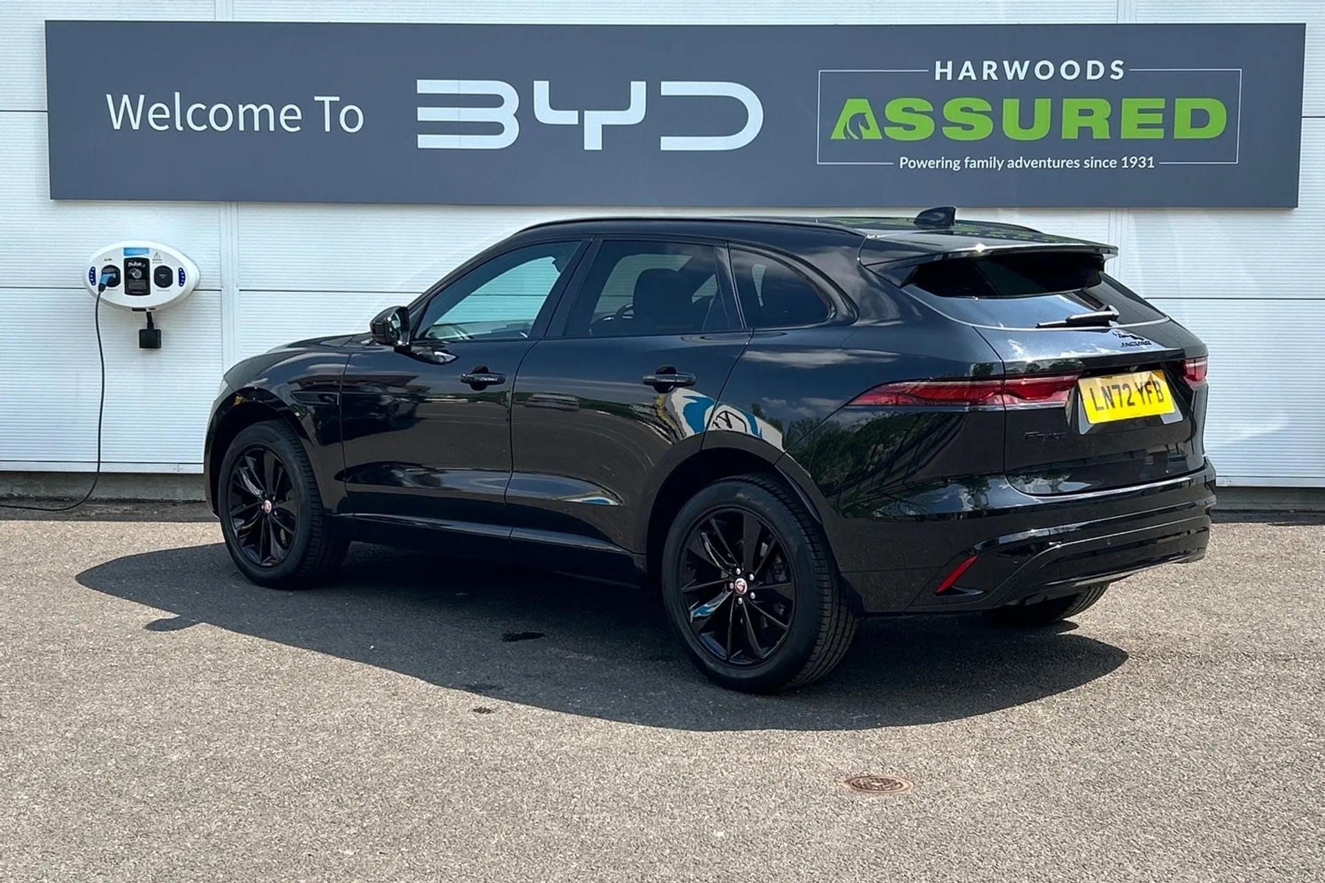 Jaguar F-PACE thumbnail image number 9