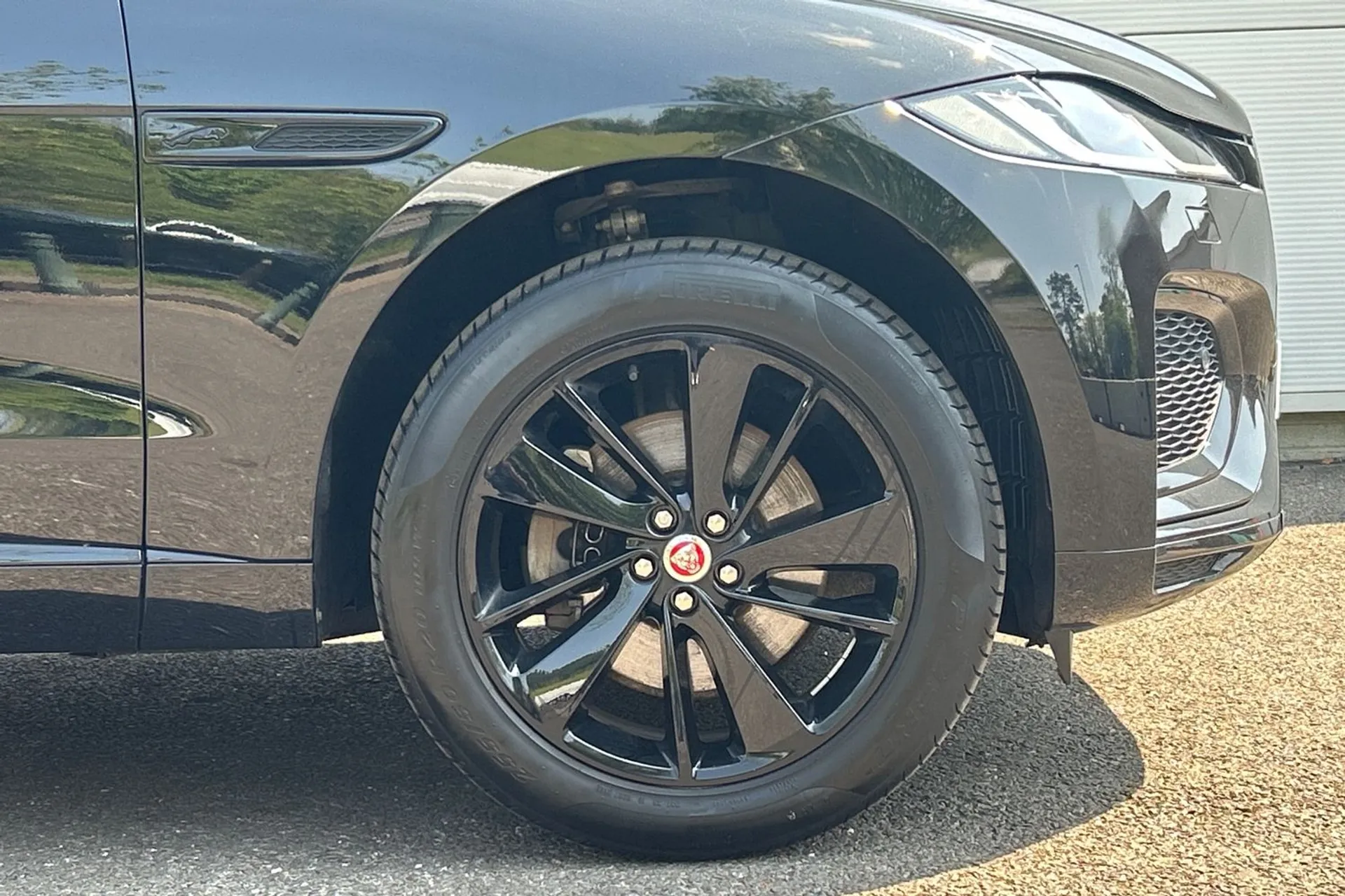 Jaguar F-PACE thumbnail image number 22