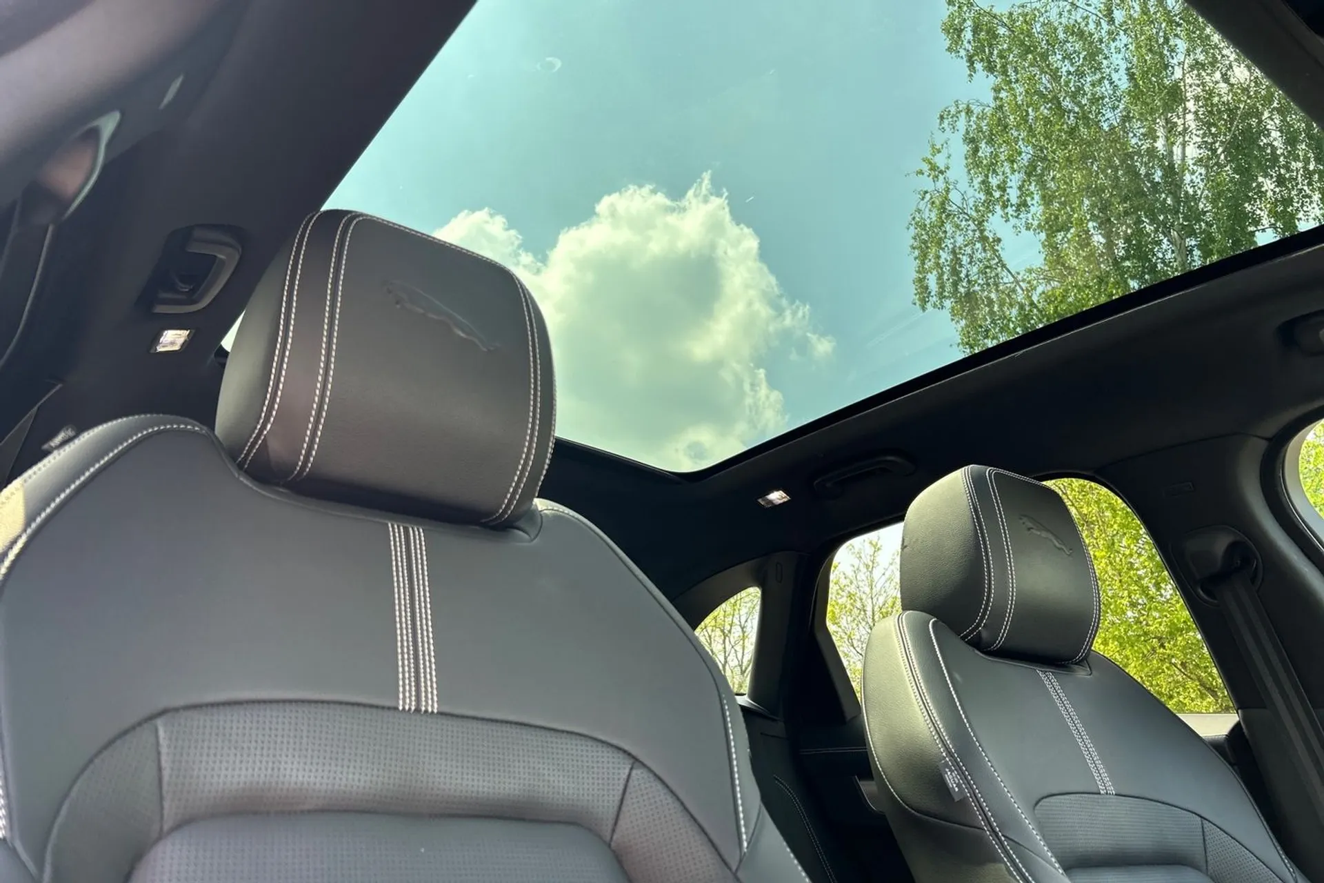 Jaguar F-PACE thumbnail image number 51