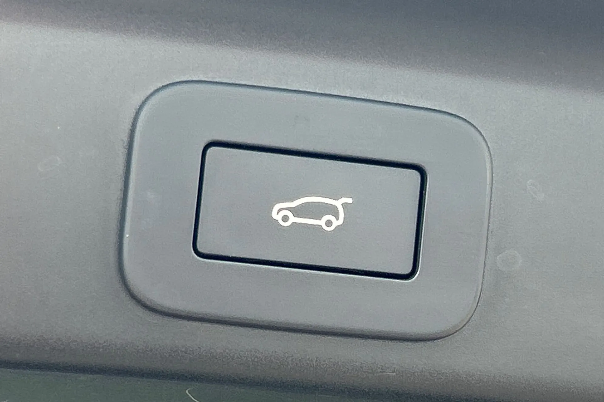 Jaguar F-PACE thumbnail image number 34