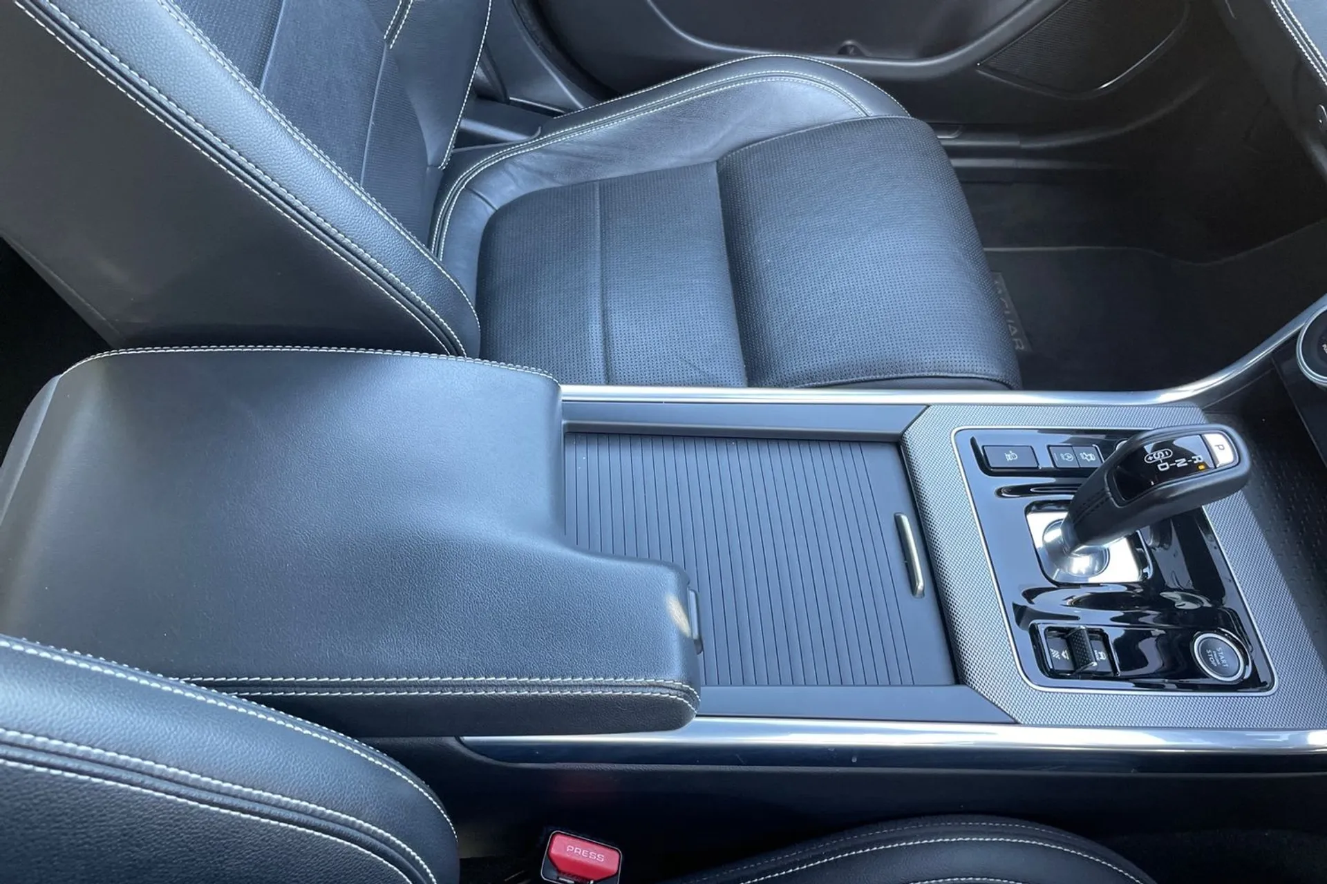Jaguar XE thumbnail image number 43