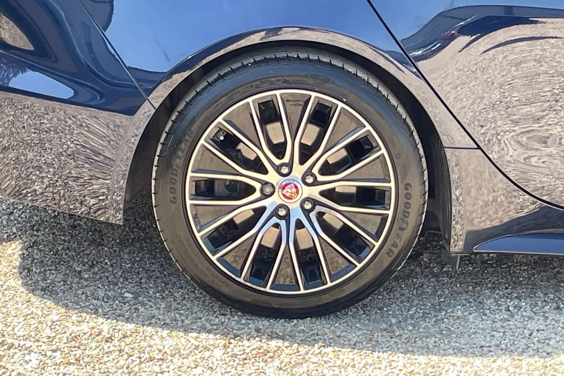 Jaguar XE thumbnail image number 14