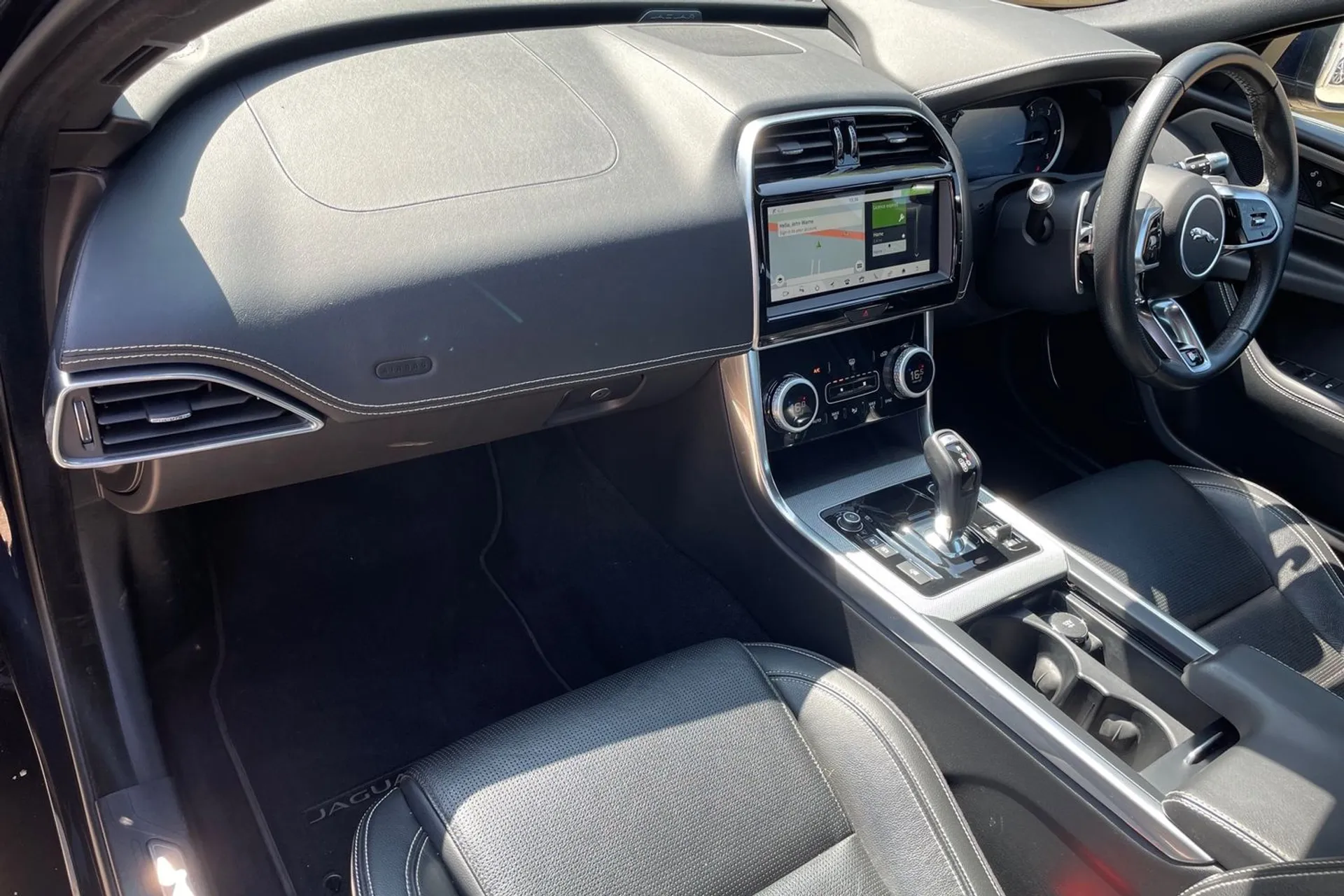 Jaguar XE thumbnail image number 29