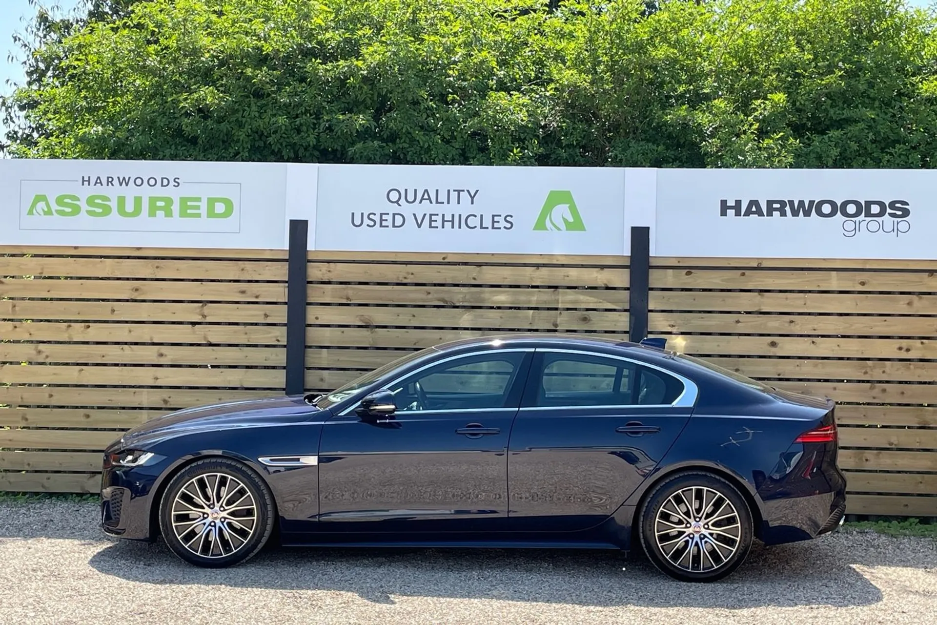 Jaguar XE thumbnail image number 11