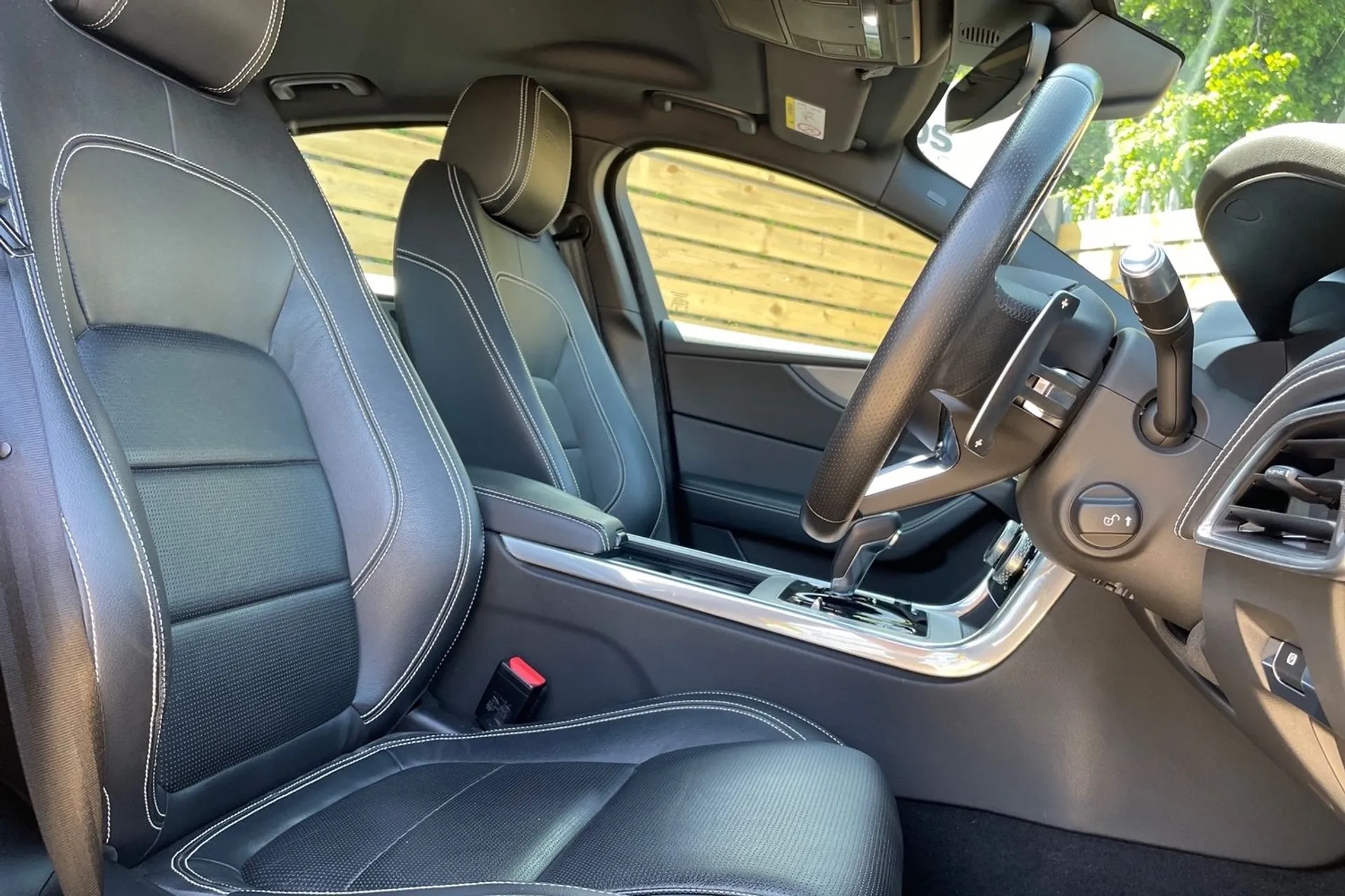 Jaguar XE thumbnail image number 27