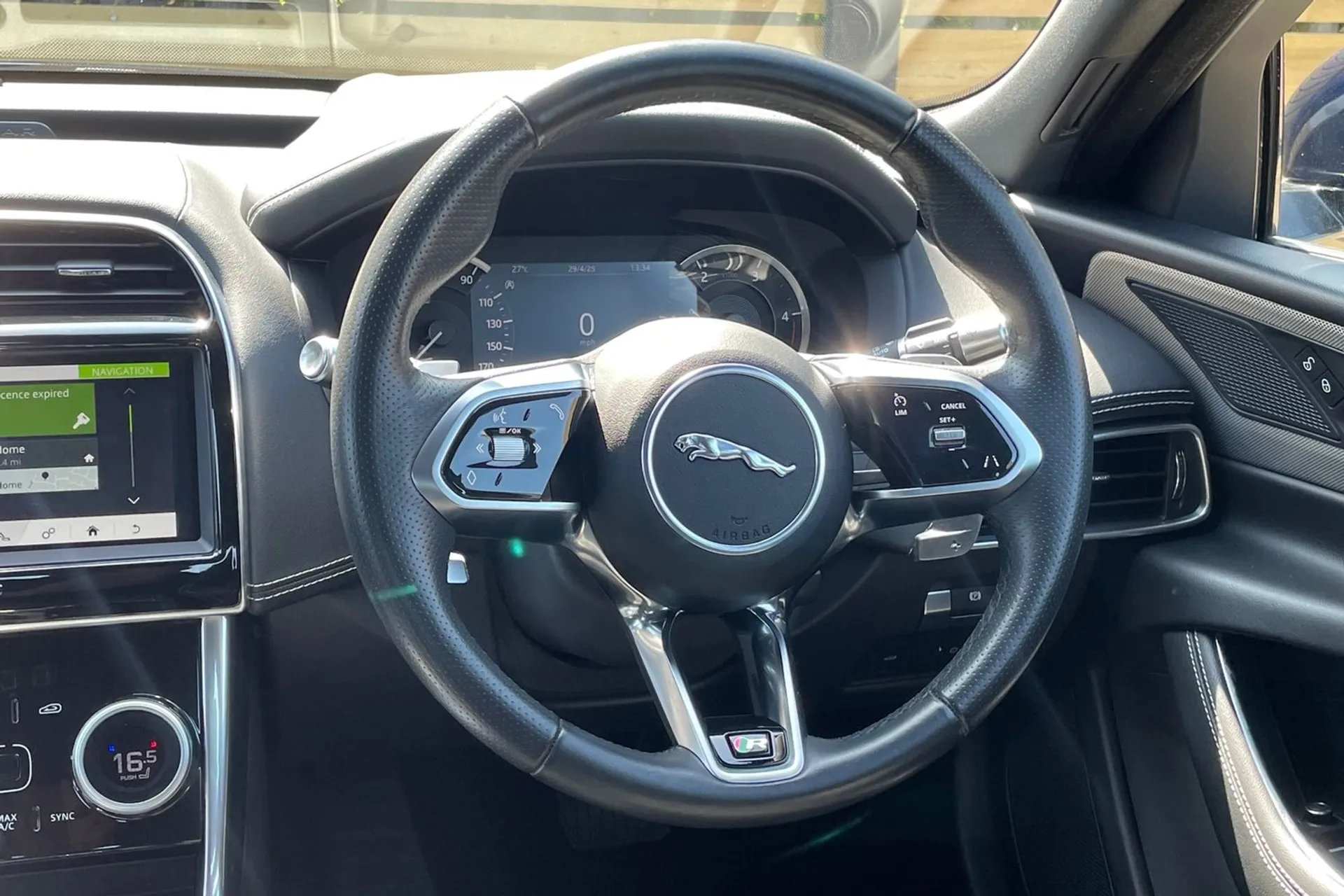 Jaguar XE thumbnail image number 36