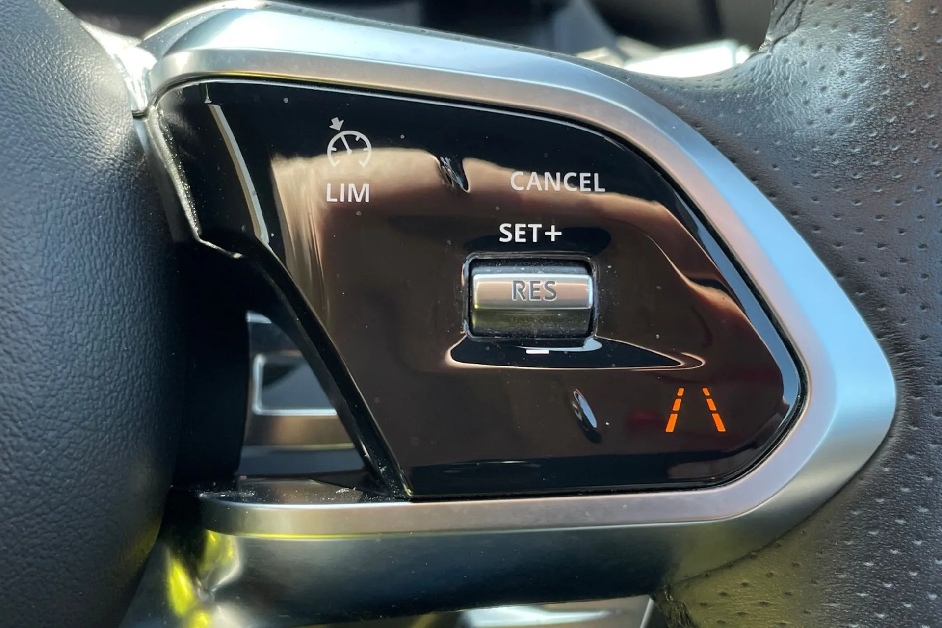 Jaguar XE thumbnail image number 39