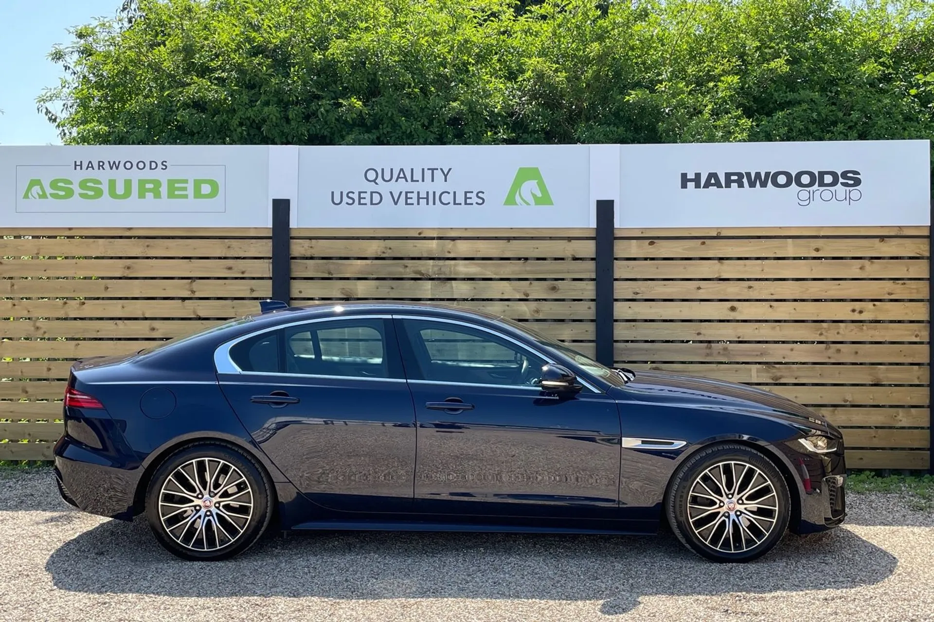 Jaguar XE thumbnail image number 2
