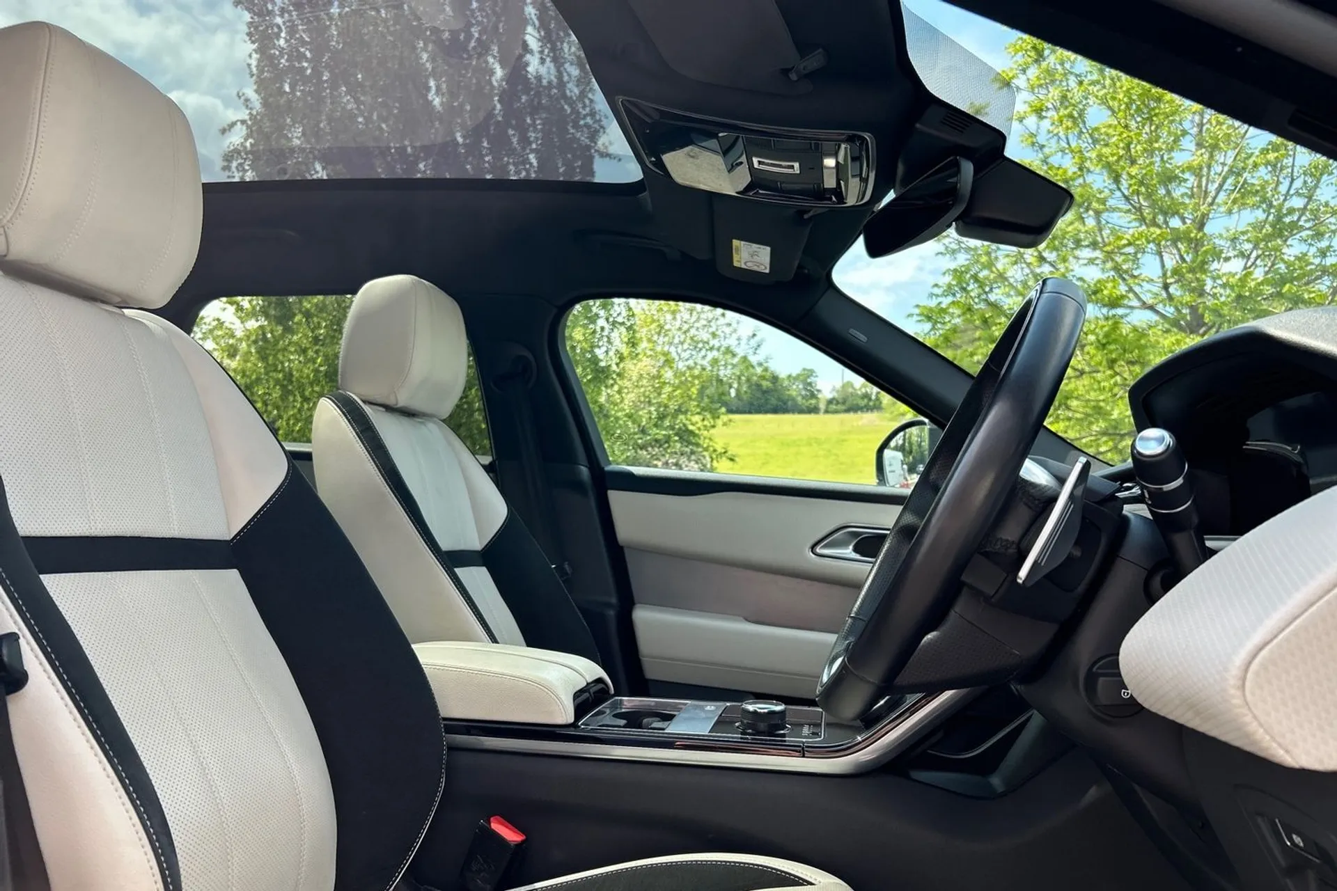 LAND ROVER RANGE ROVER VELAR thumbnail image number 20