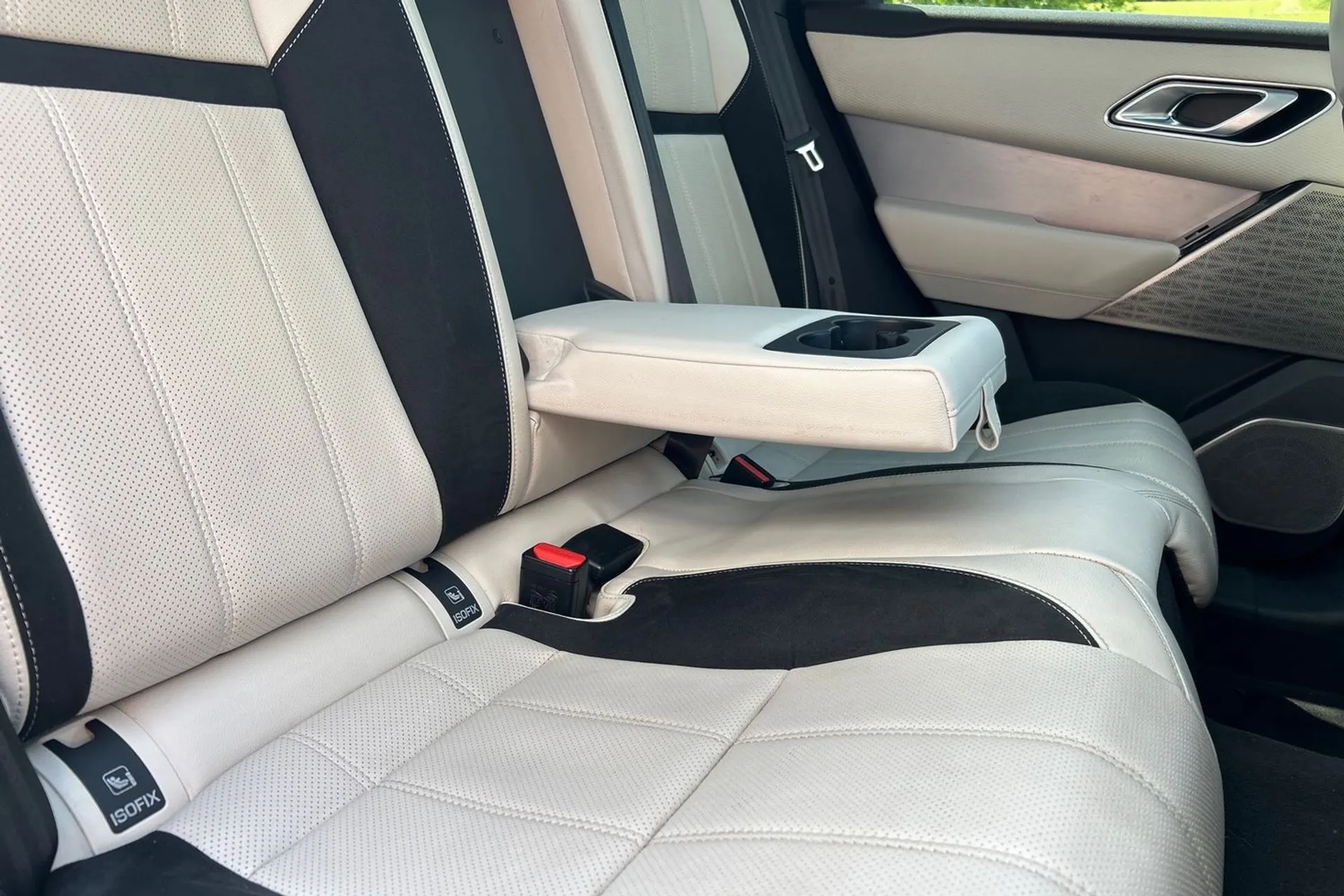 LAND ROVER RANGE ROVER VELAR thumbnail image number 35