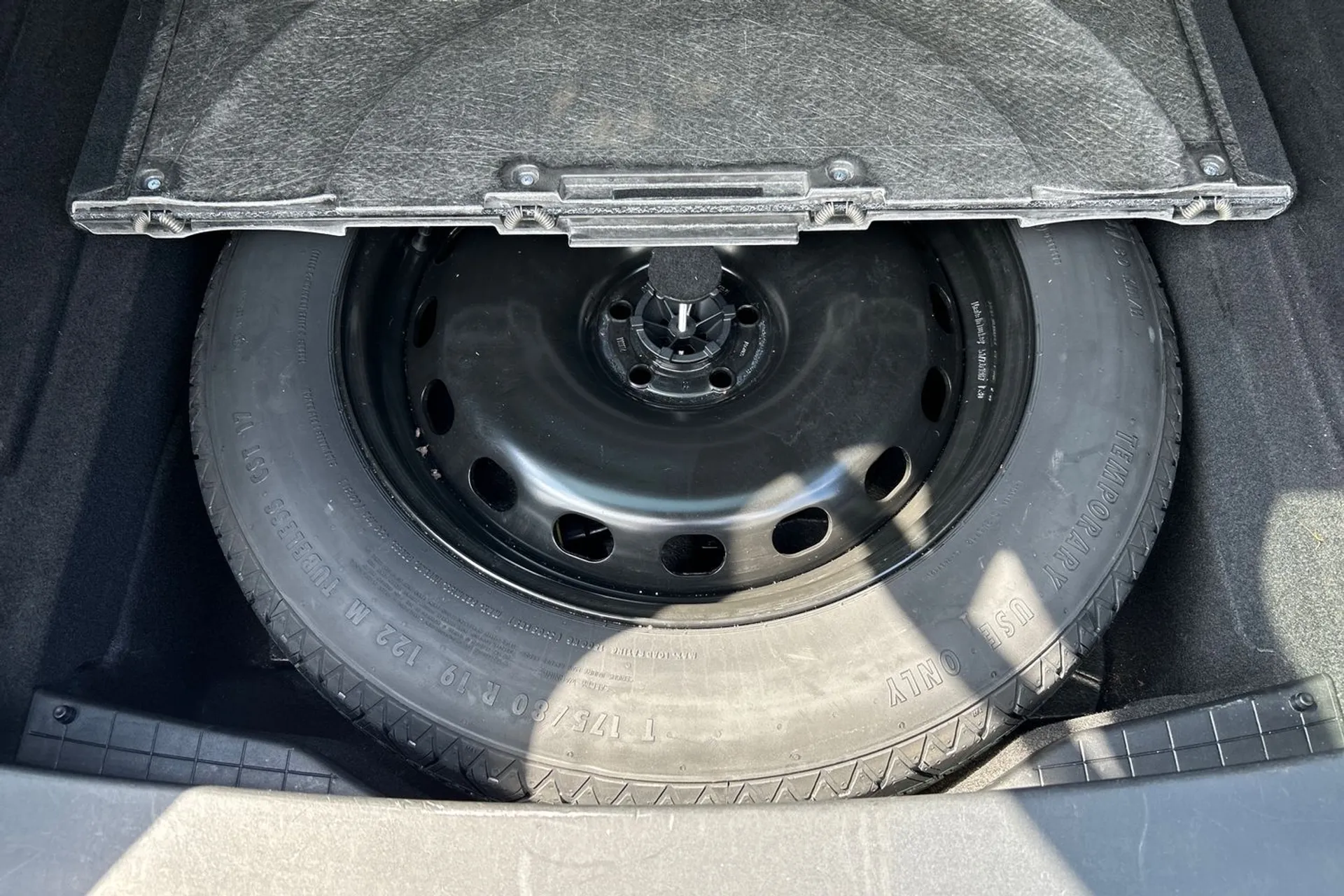 LAND ROVER RANGE ROVER VELAR thumbnail image number 29