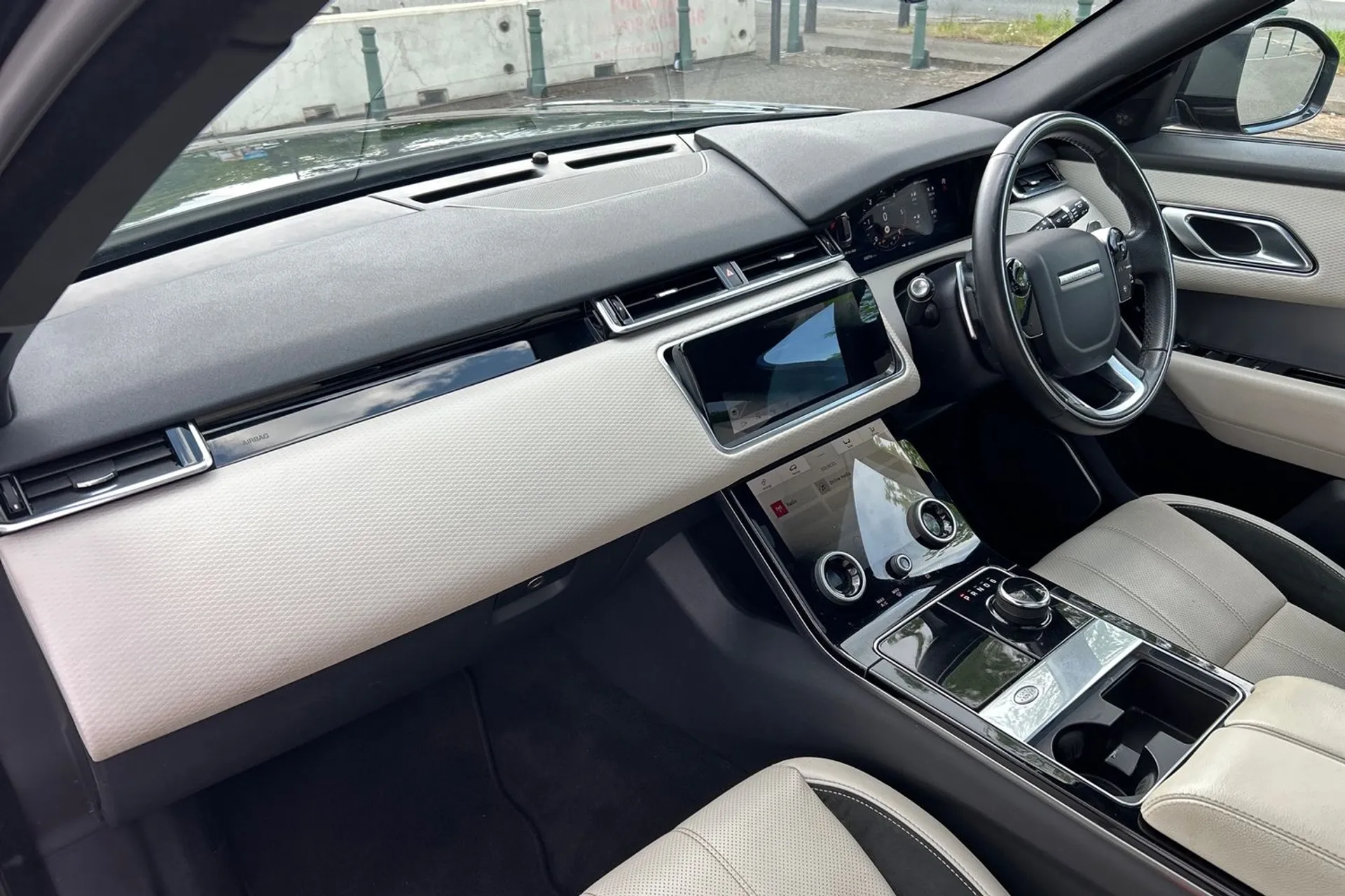 LAND ROVER RANGE ROVER VELAR thumbnail image number 11