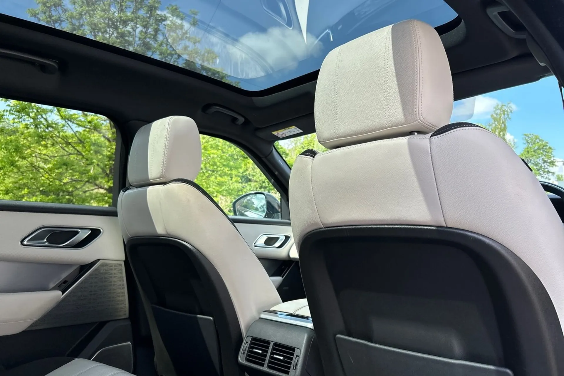 LAND ROVER RANGE ROVER VELAR thumbnail image number 19