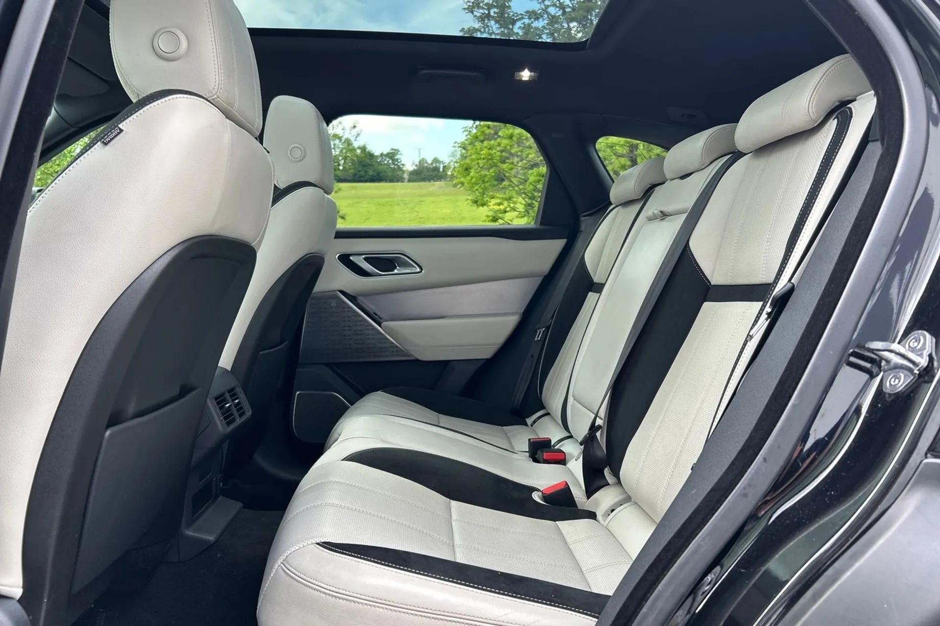 LAND ROVER RANGE ROVER VELAR thumbnail image number 13