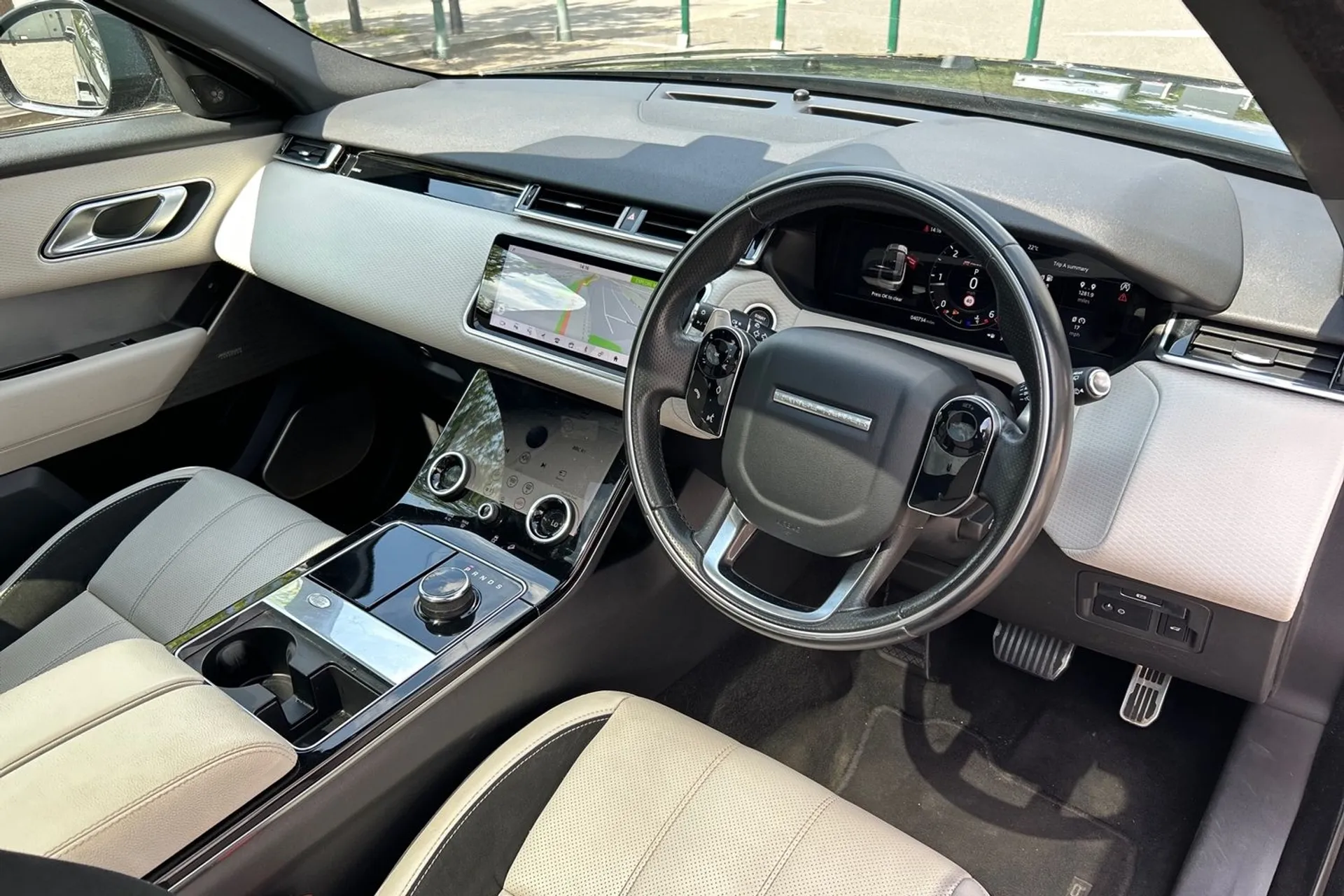 LAND ROVER RANGE ROVER VELAR thumbnail image number 21