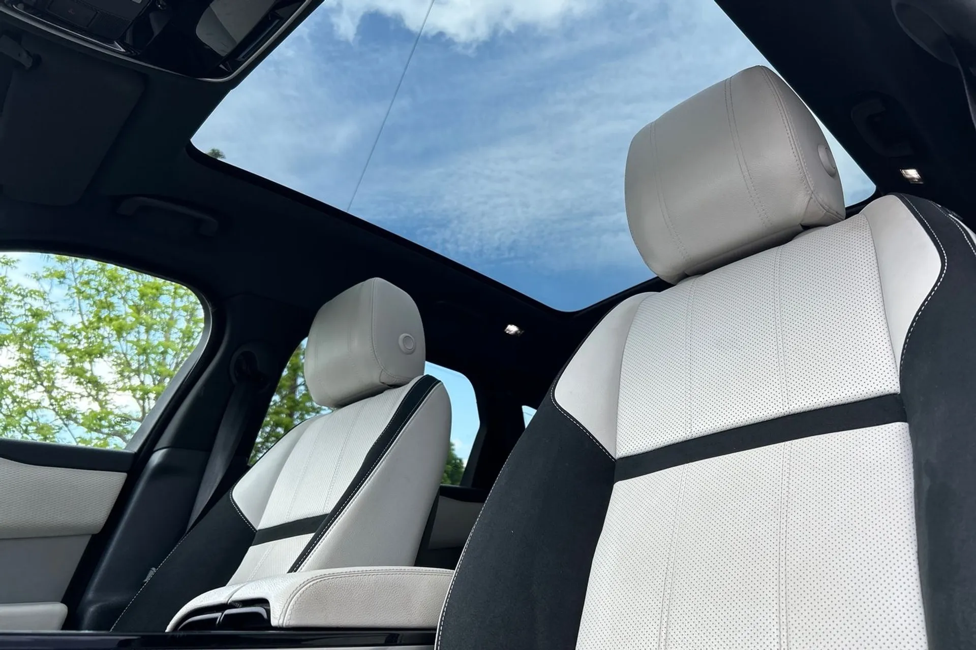 LAND ROVER RANGE ROVER VELAR thumbnail image number 4