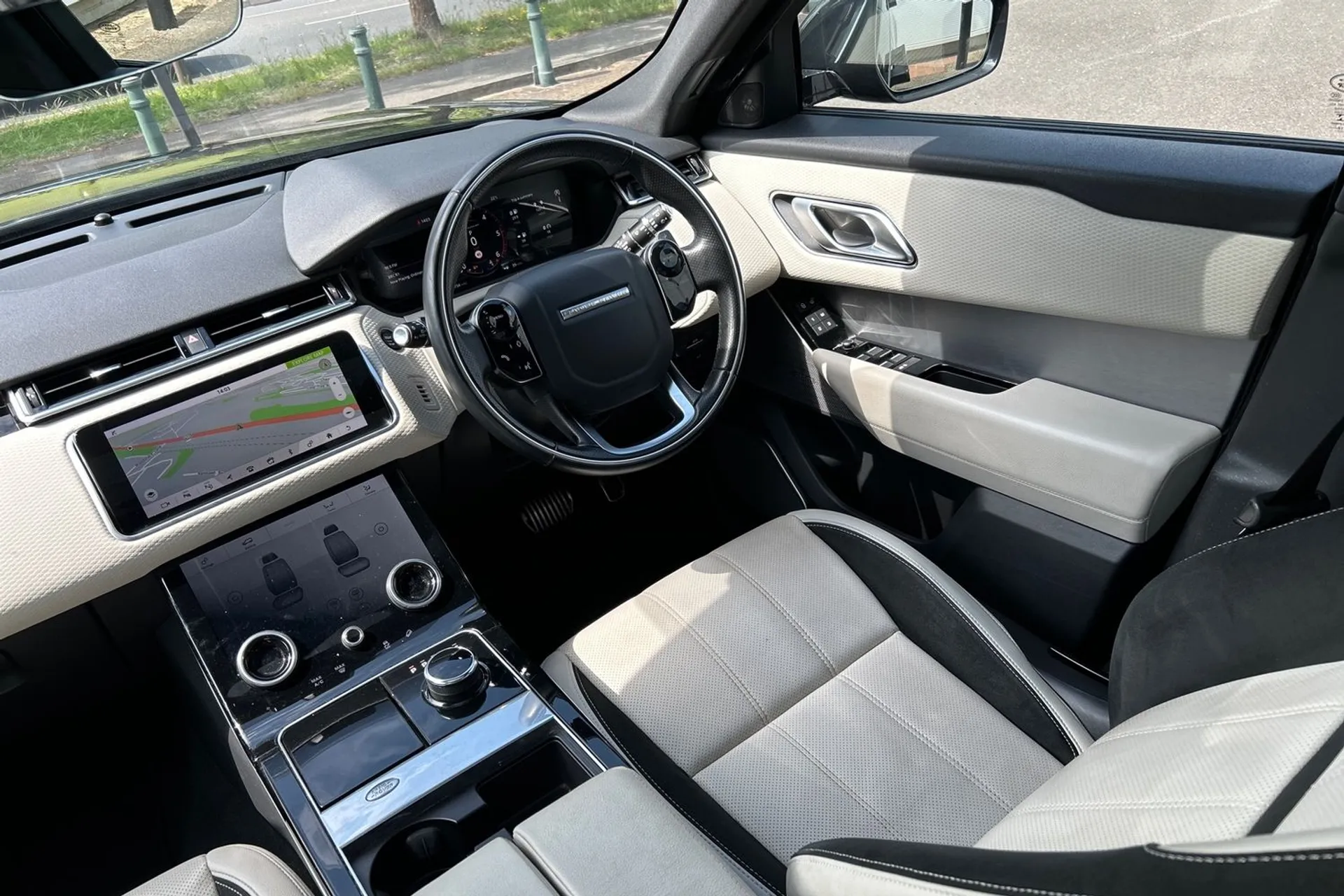 LAND ROVER RANGE ROVER VELAR thumbnail image number 40