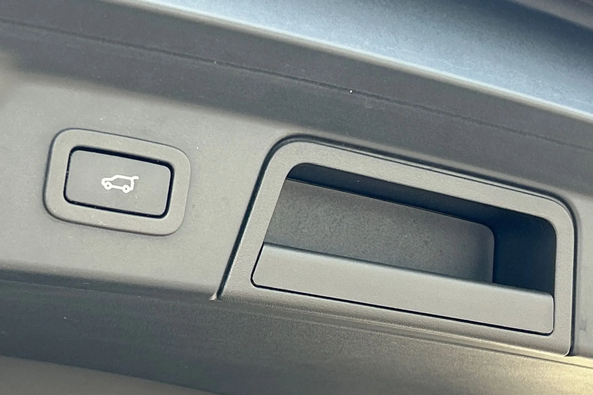 LAND ROVER RANGE ROVER VELAR thumbnail image number 27