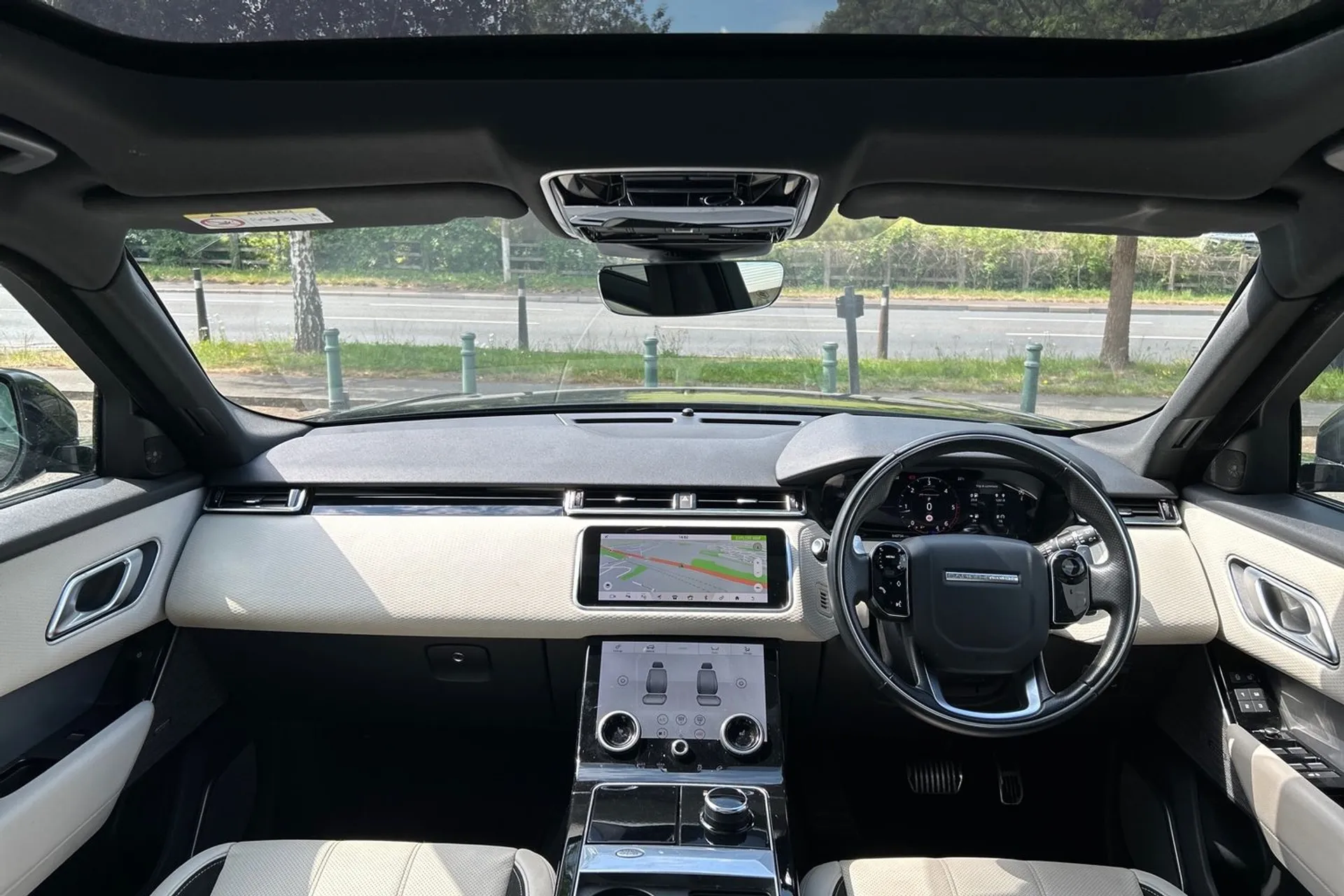 LAND ROVER RANGE ROVER VELAR thumbnail image number 3