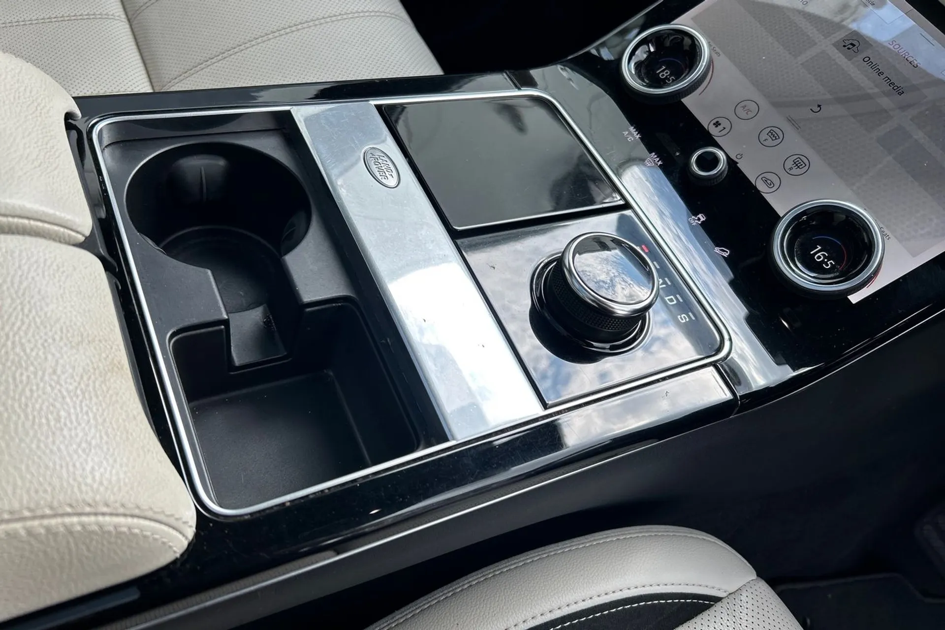 LAND ROVER RANGE ROVER VELAR thumbnail image number 49