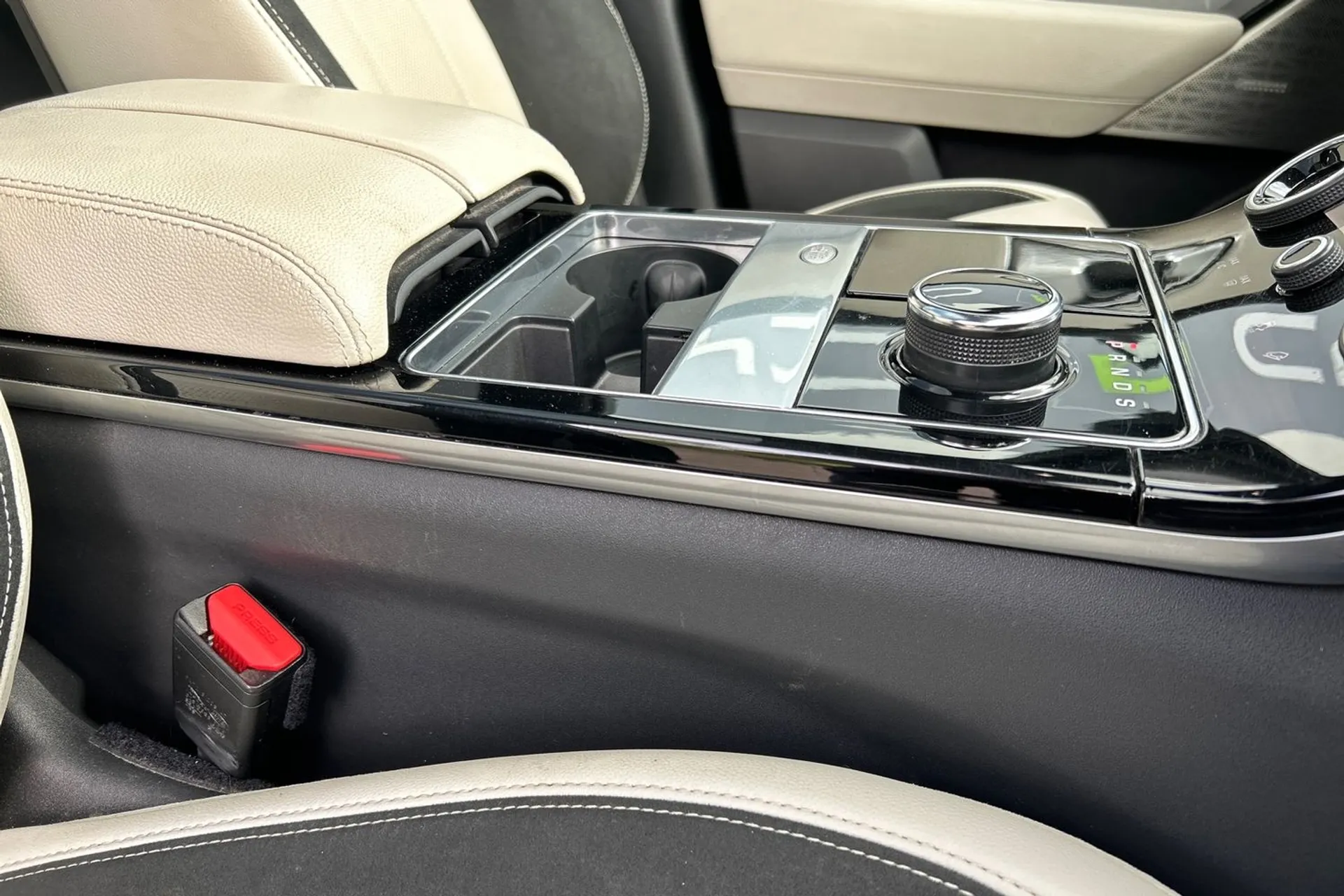 LAND ROVER RANGE ROVER VELAR thumbnail image number 48