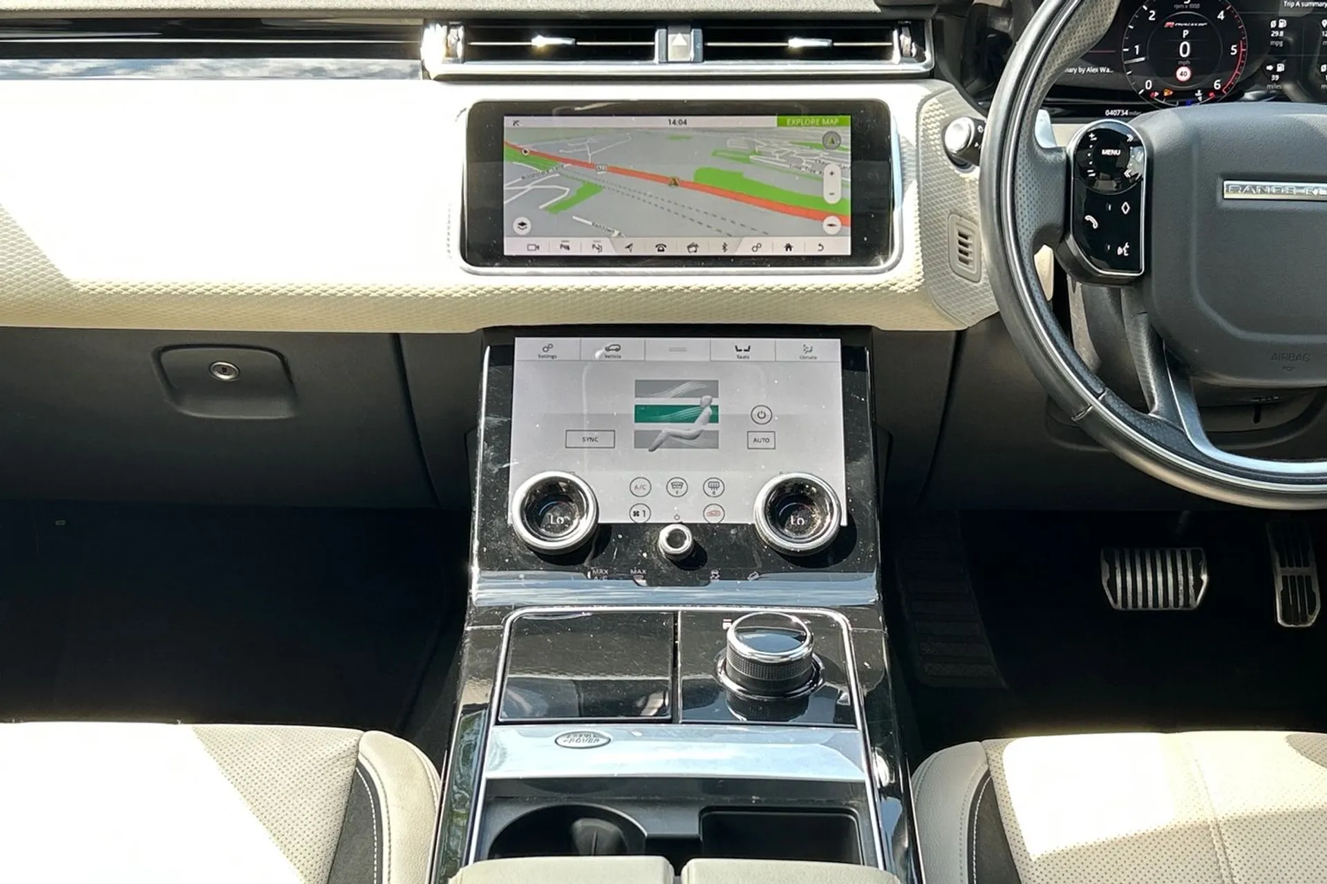 LAND ROVER RANGE ROVER VELAR thumbnail image number 39