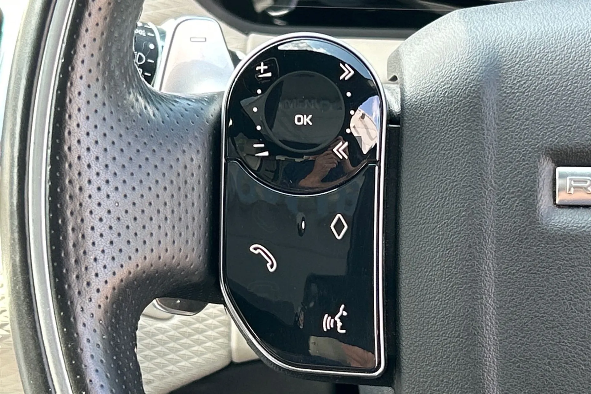 LAND ROVER RANGE ROVER VELAR thumbnail image number 45
