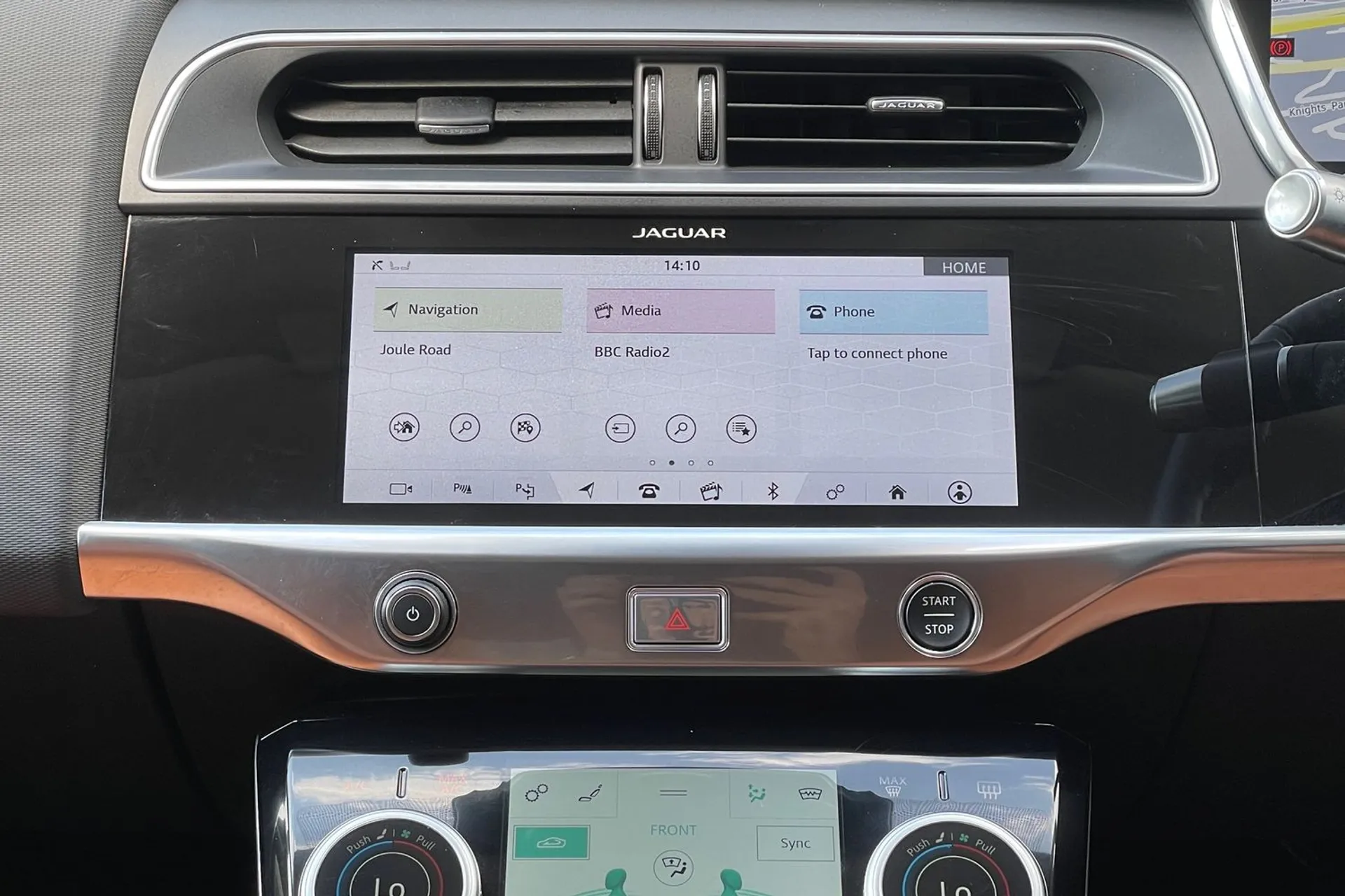 Jaguar I-PACE thumbnail image number 39