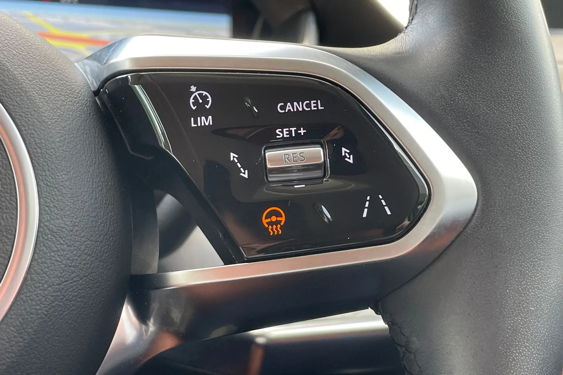 Jaguar I-PACE thumbnail image number 28