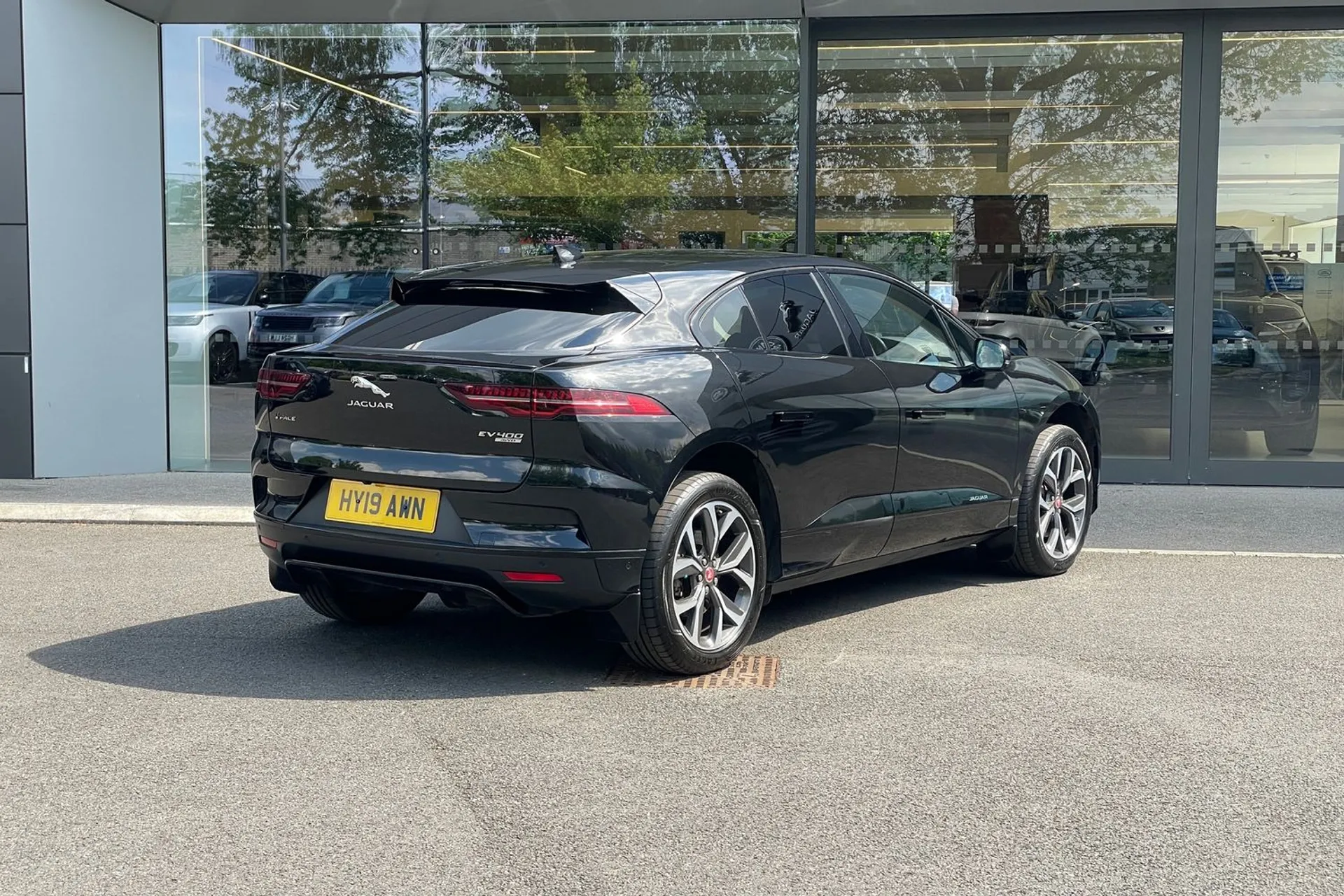 Jaguar I-PACE thumbnail image number 7