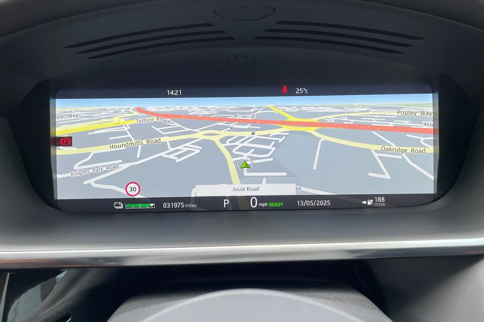 Jaguar I-PACE thumbnail image number 24
