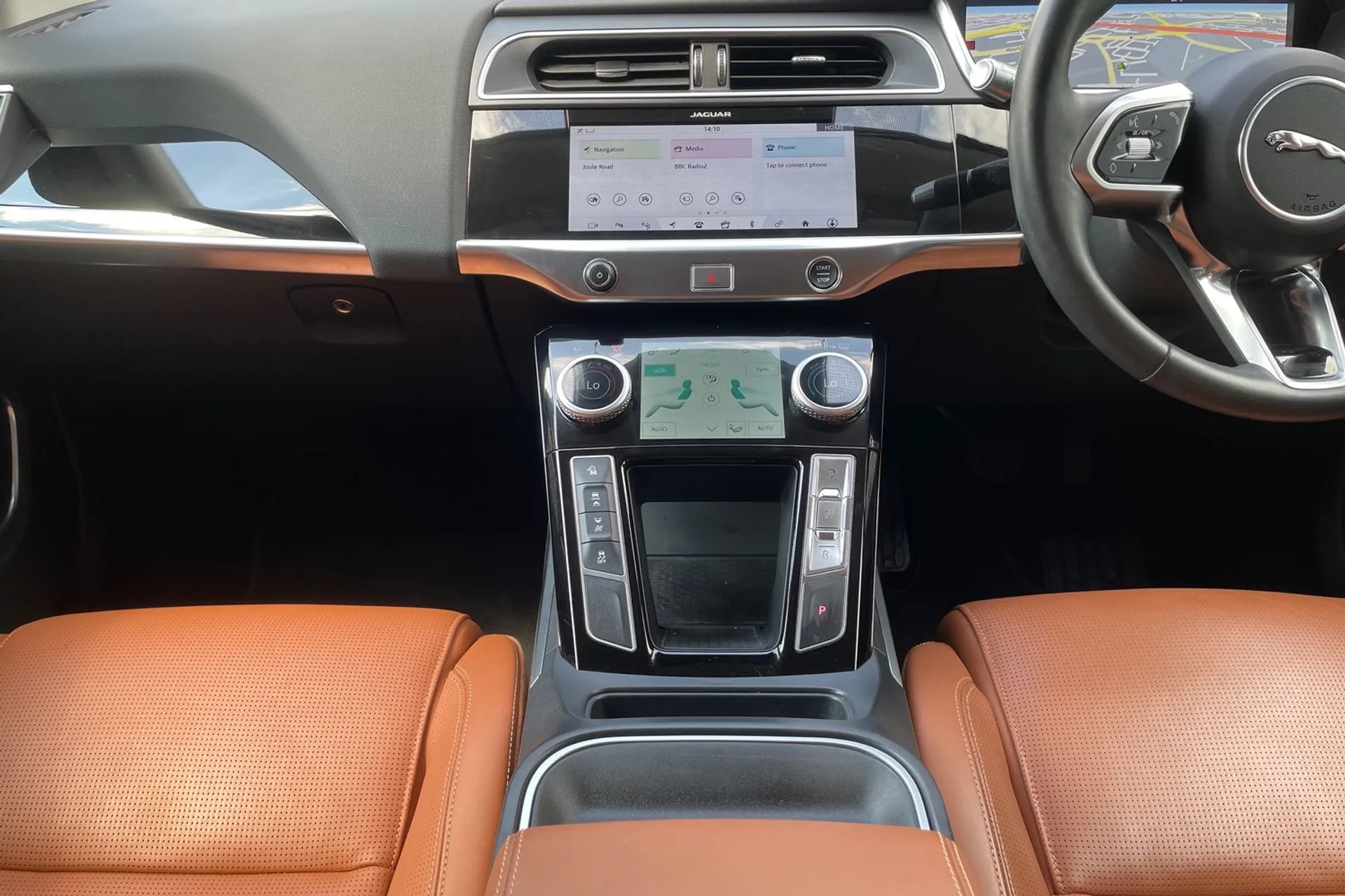 Jaguar I-PACE thumbnail image number 15