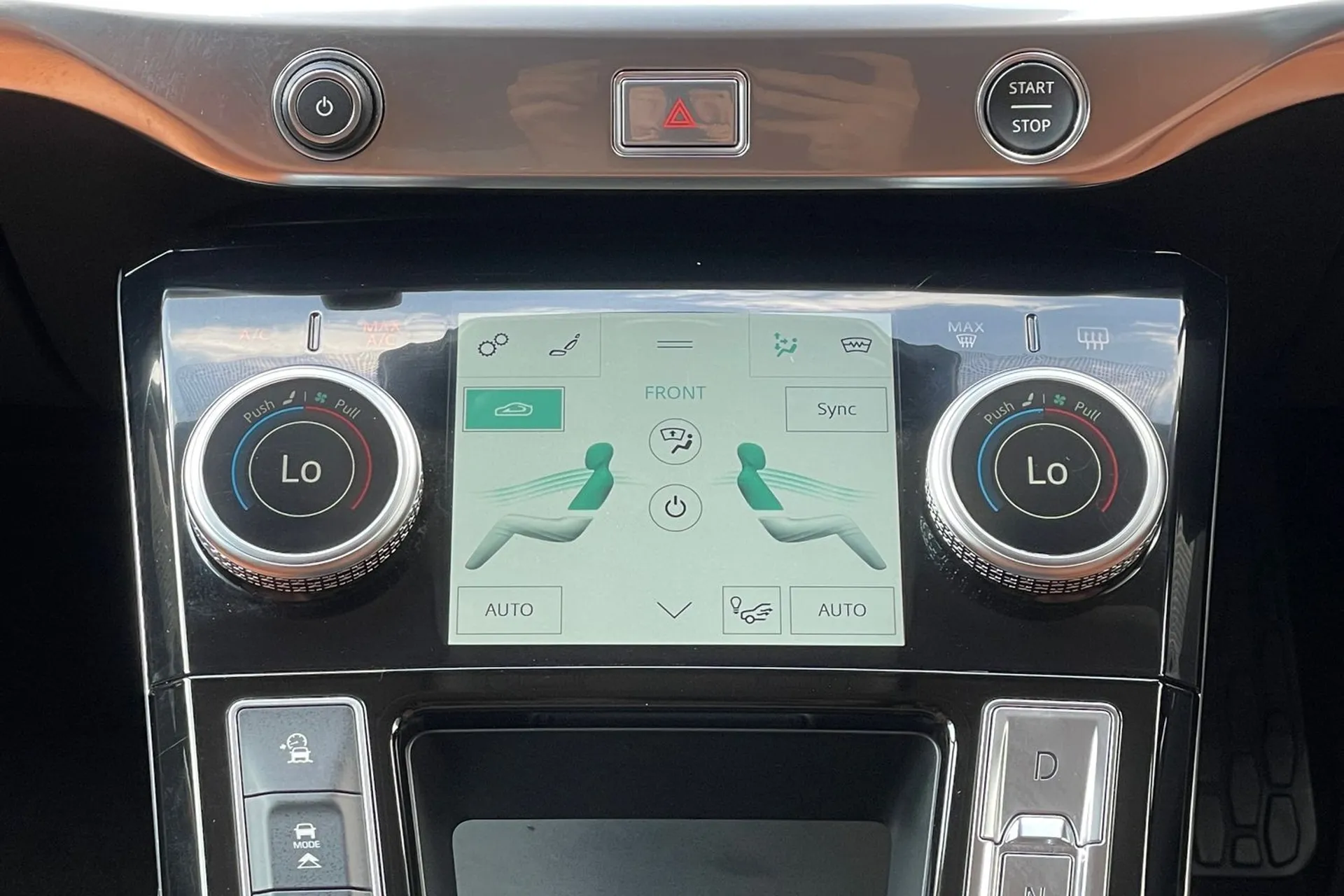Jaguar I-PACE thumbnail image number 16