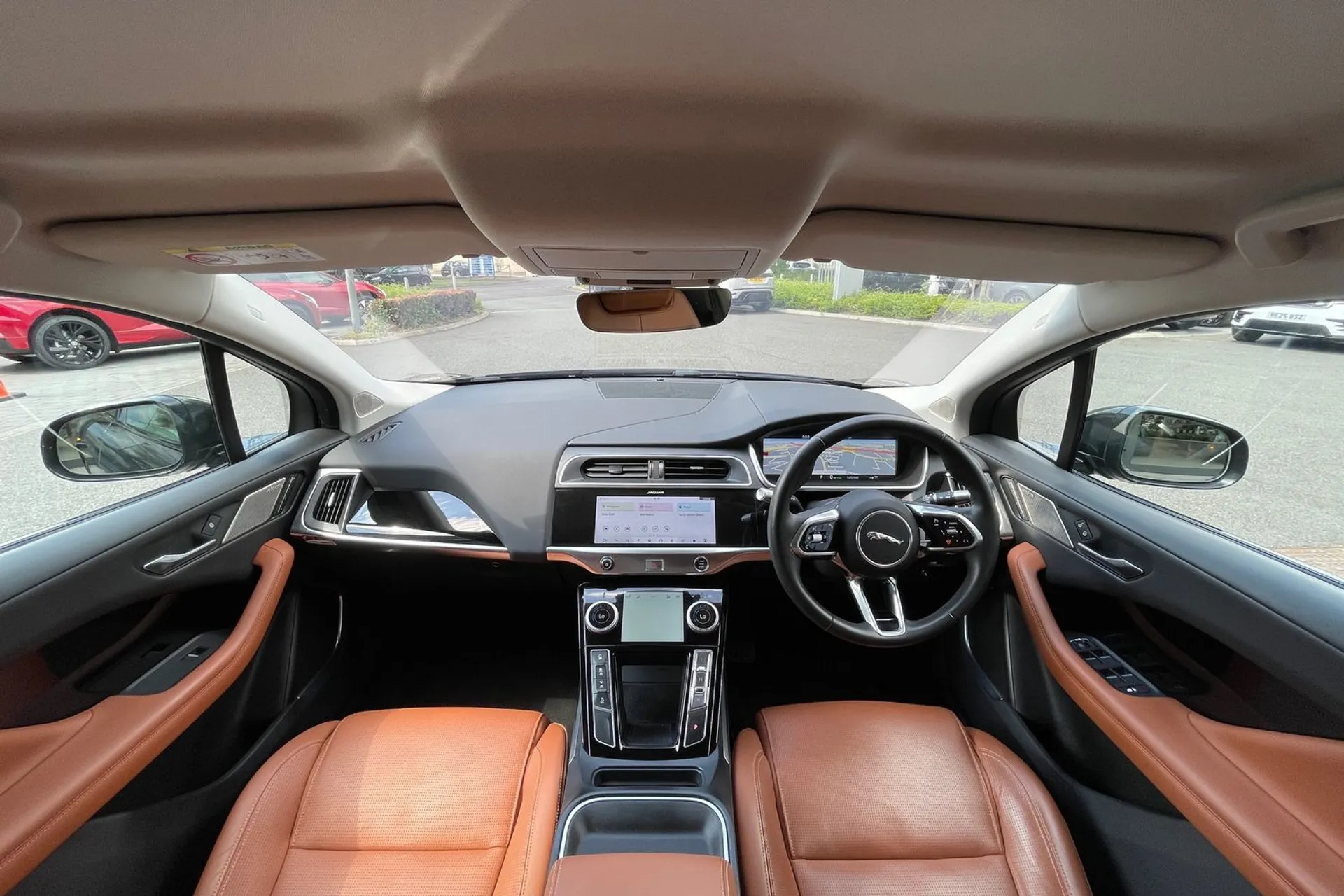Jaguar I-PACE thumbnail image number 3