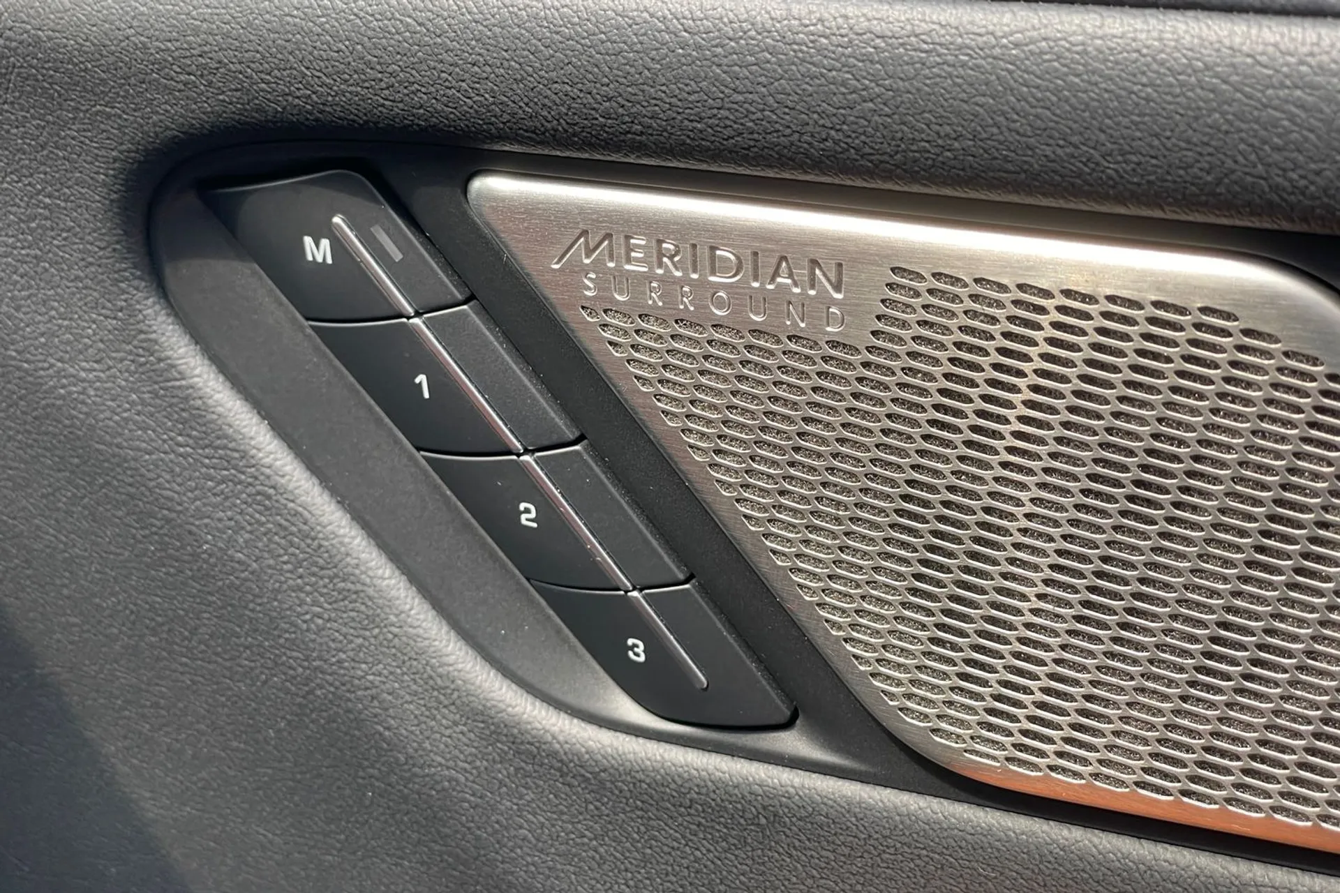 Jaguar I-PACE thumbnail image number 20