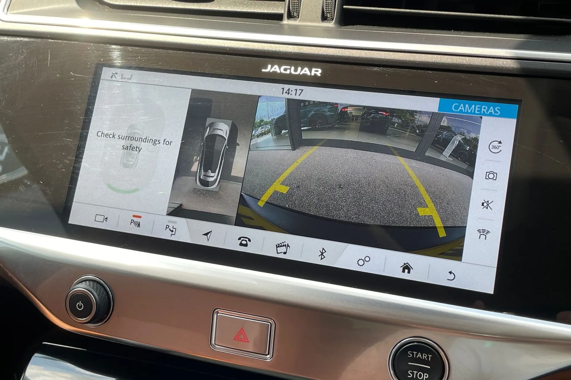 Jaguar I-PACE thumbnail image number 4