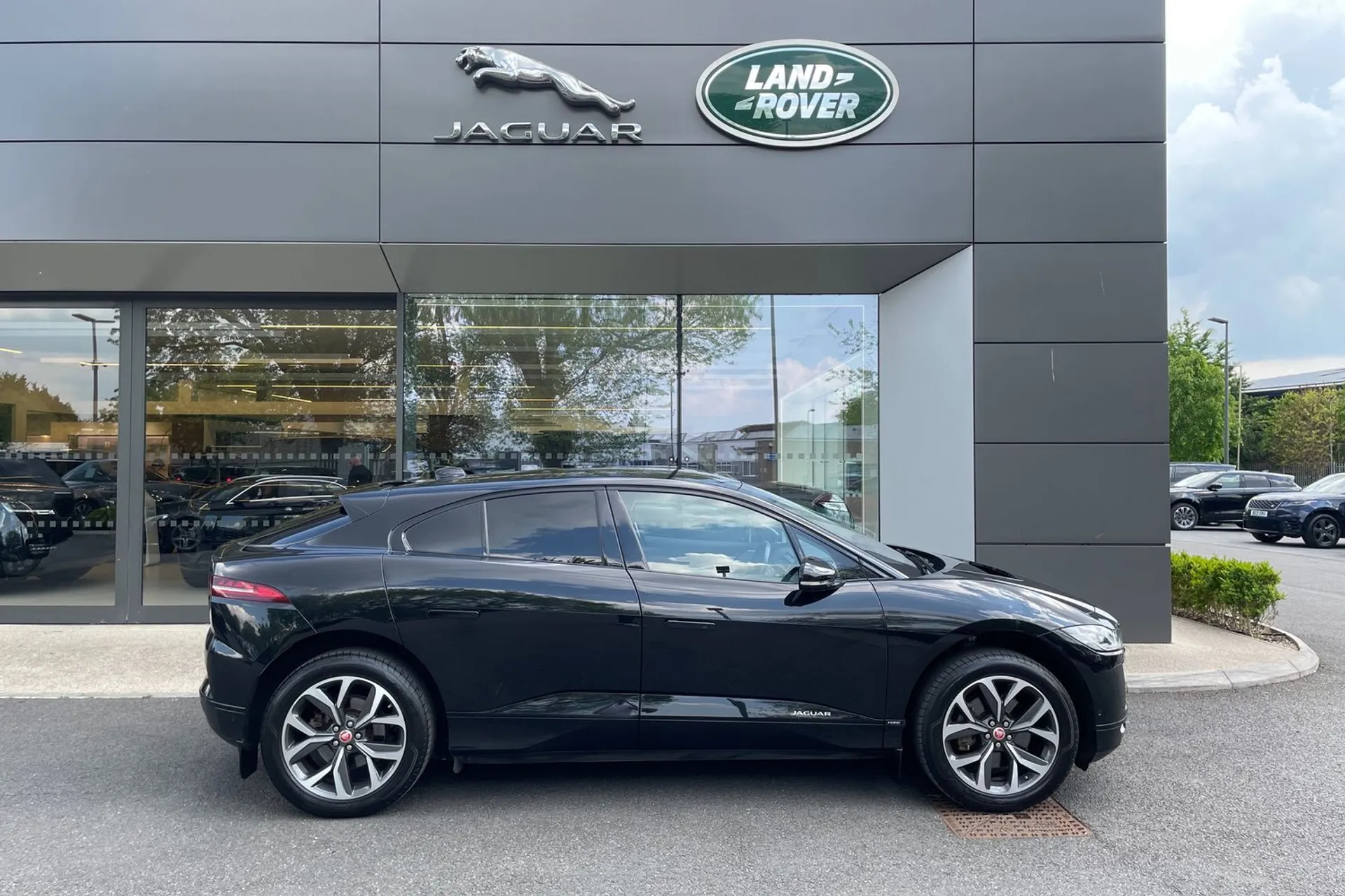 Jaguar I-PACE thumbnail image number 2