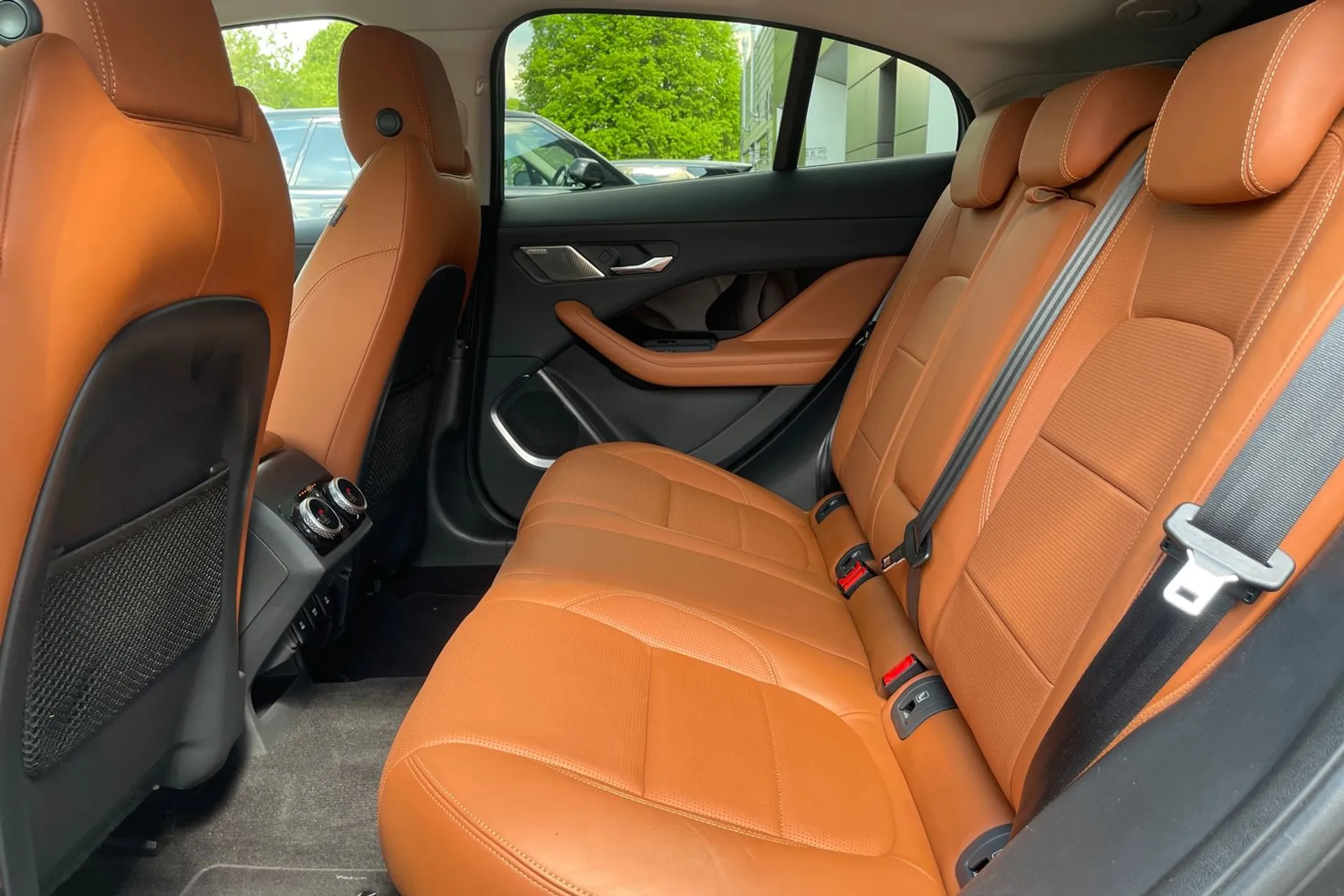 Jaguar I-PACE thumbnail image number 50