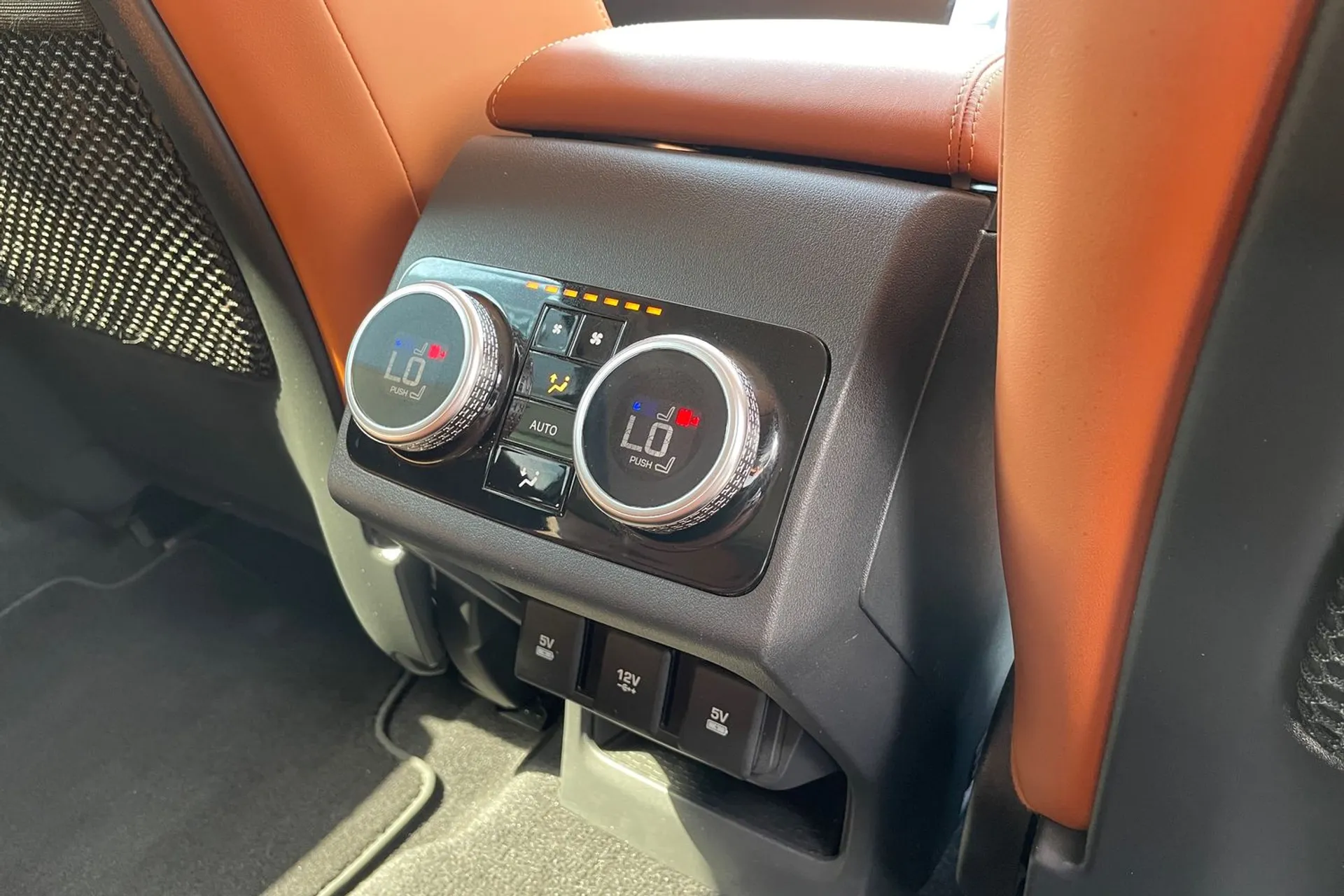 Jaguar I-PACE thumbnail image number 34
