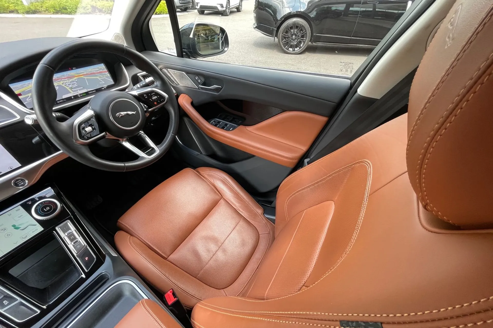 Jaguar I-PACE thumbnail image number 14