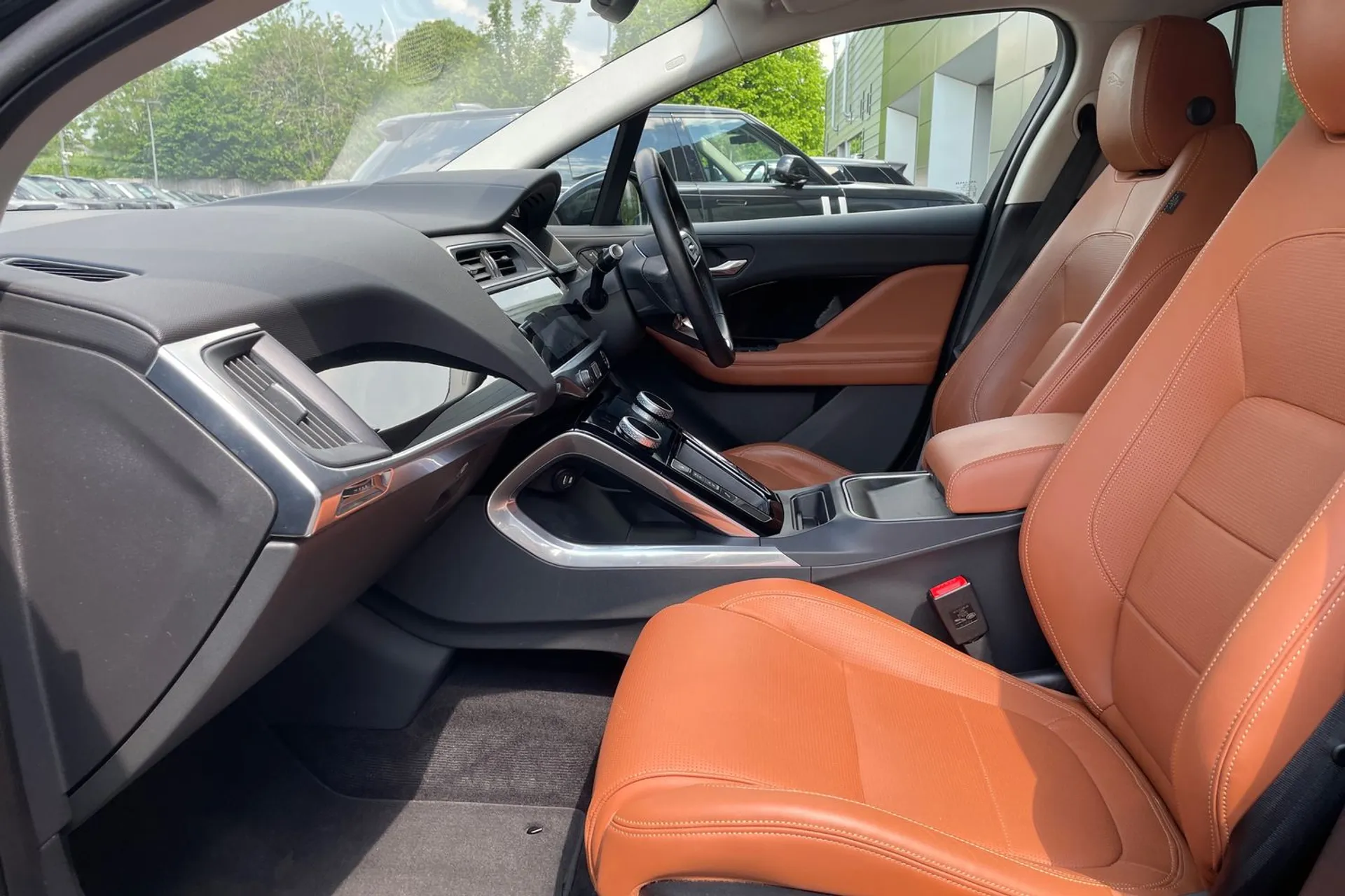 Jaguar I-PACE thumbnail image number 10