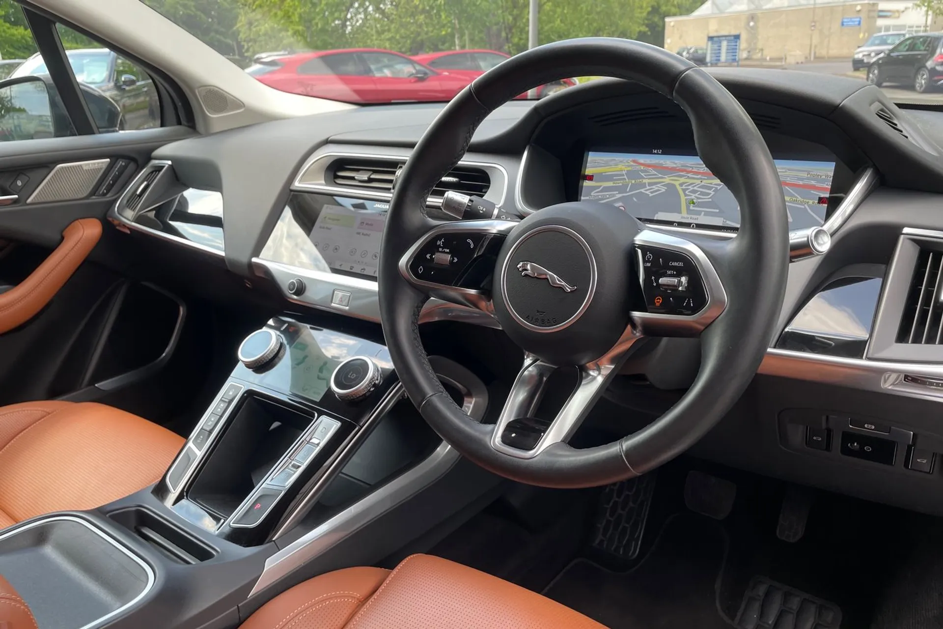 Jaguar I-PACE thumbnail image number 32